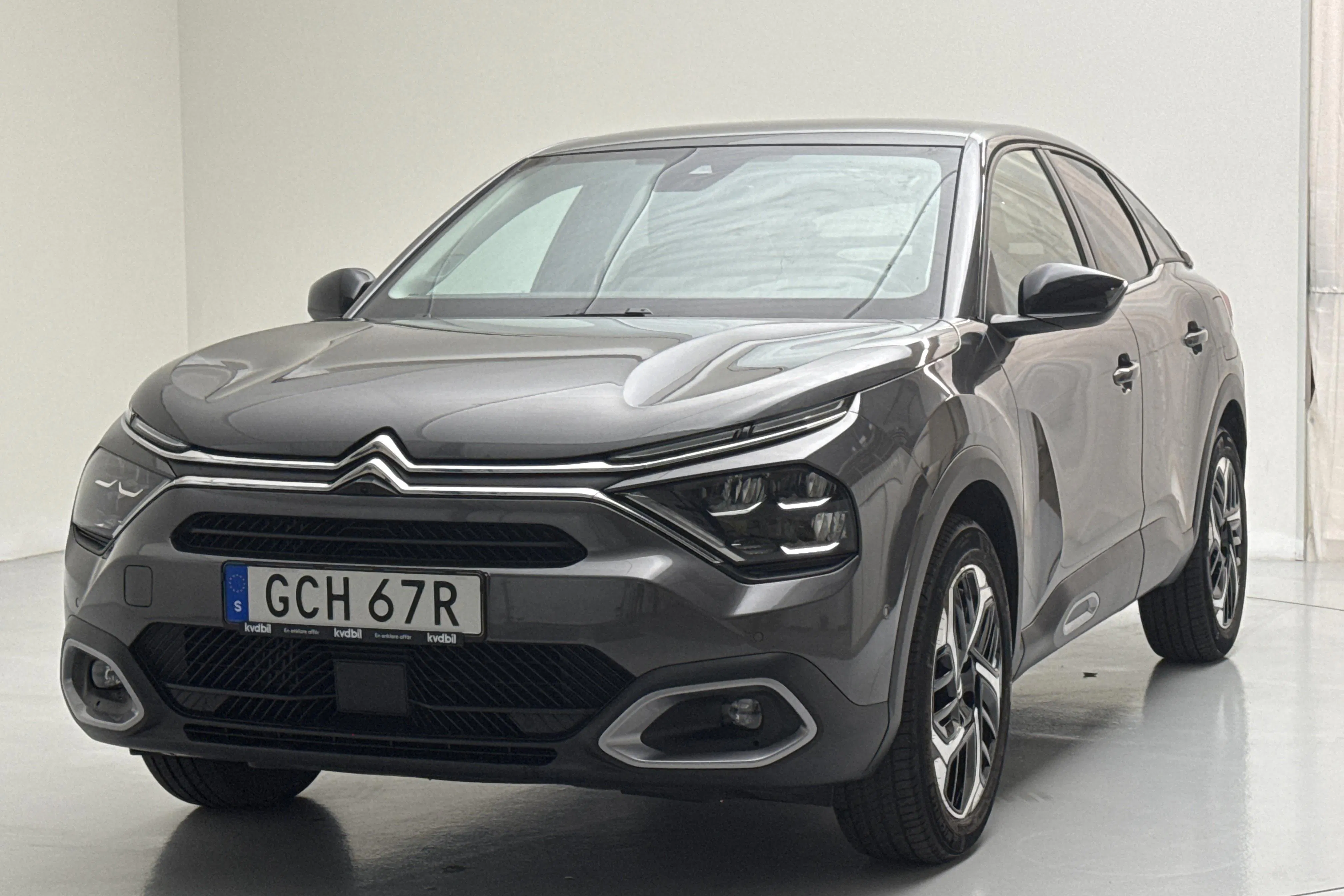 Presentationsfoto 1 av 14: Citroën C4 1.2 PureTech (130hk) - 2 838 mil - Automat - grå - 2024