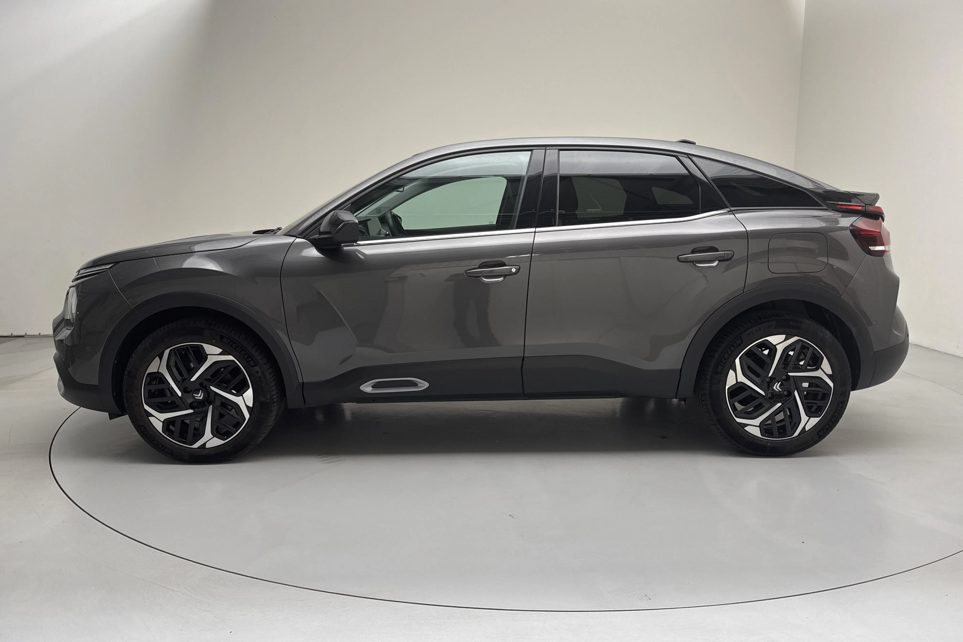 Presentationsfoto 2 av 14: Citroën C4 1.2 PureTech (130hk) - 2 838 mil - Automat - grå - 2024