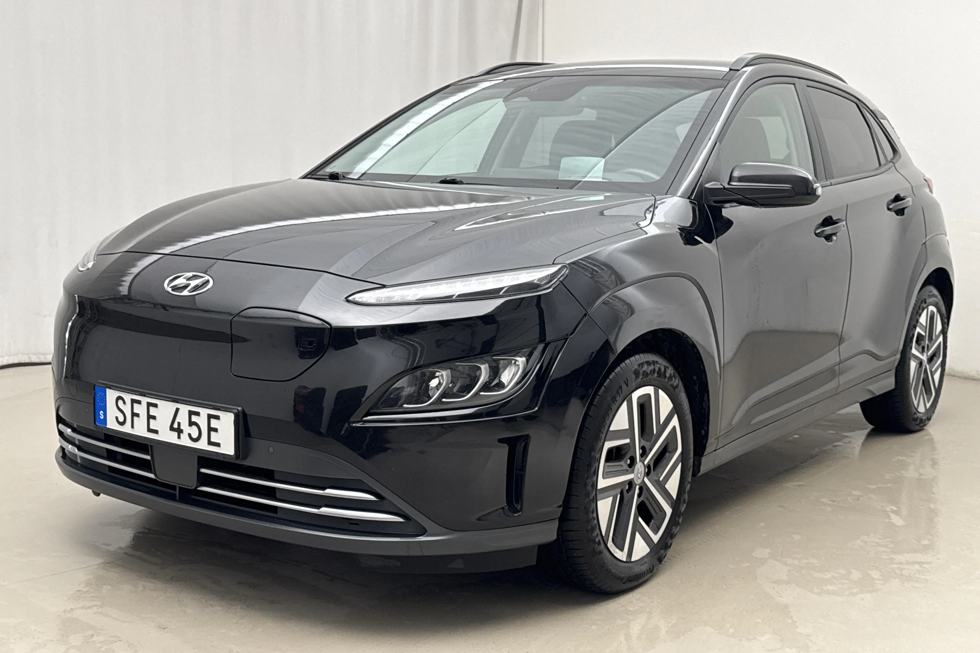 Presentationsfoto 1 av 21: Hyundai Kona Electric 64kWh (204hk) - 12 742 mil - Automat - svart - 2021
