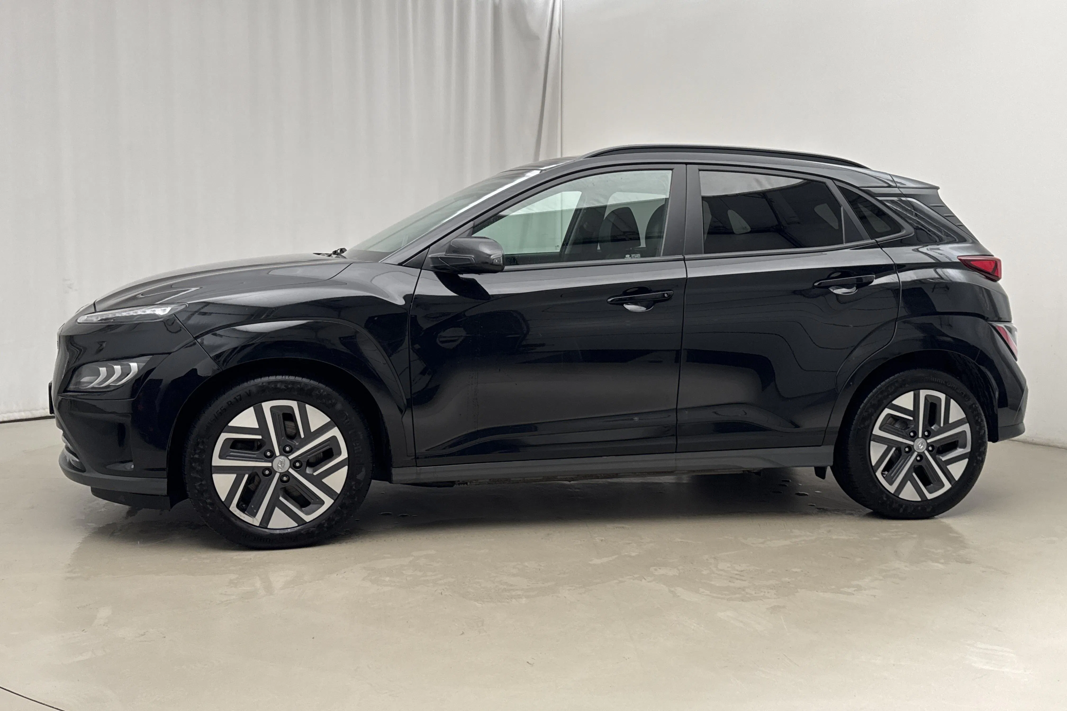 Presentationsfoto 2 av 21: Hyundai Kona Electric 64kWh (204hk) - 12 742 mil - Automat - svart - 2021