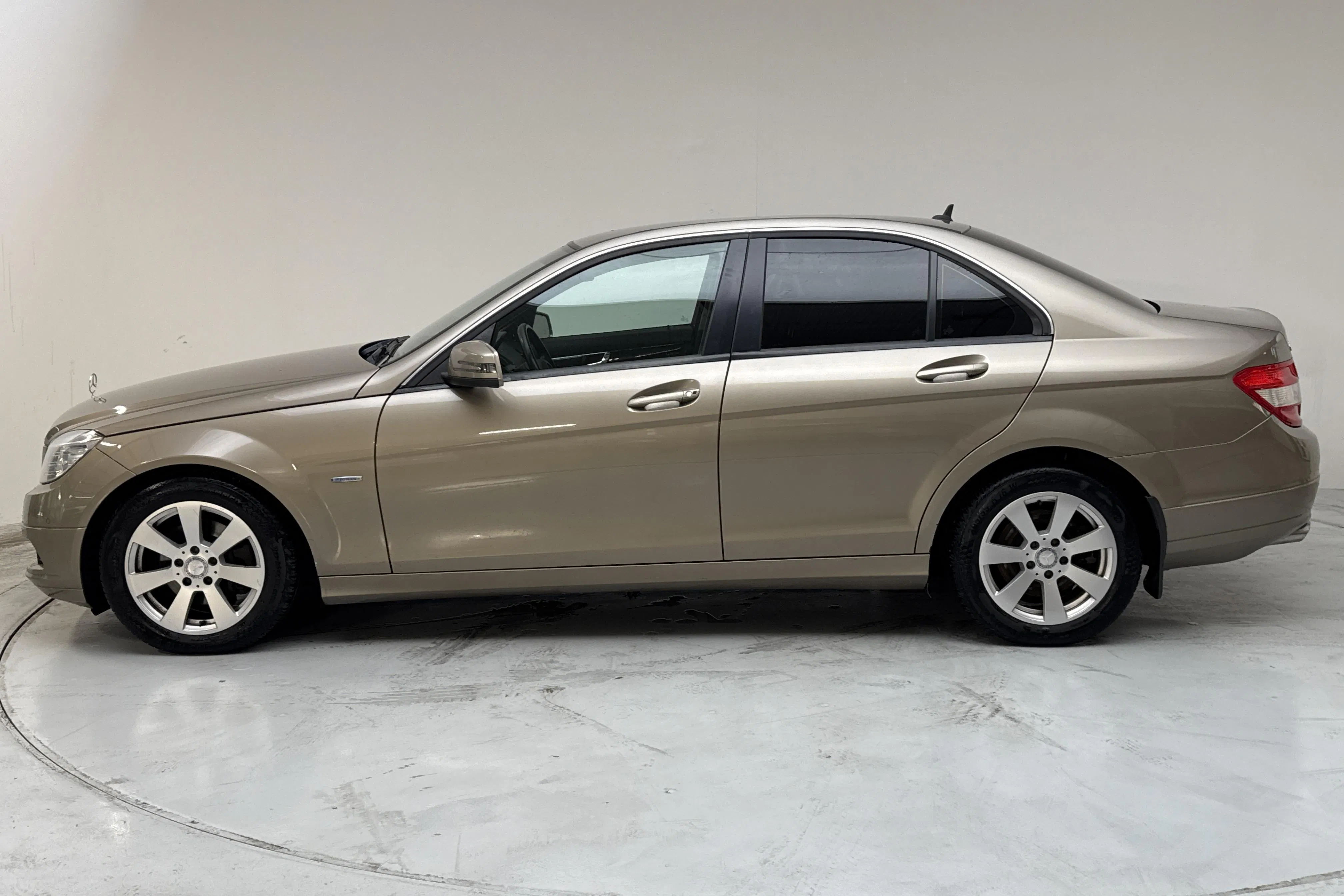 Presentationsfoto 2 av 11: Mercedes C 250 CDI BlueEfficiency 4Matic W204 (204hk) - 23 025 mil - Automat - Ljusbrun - 2011