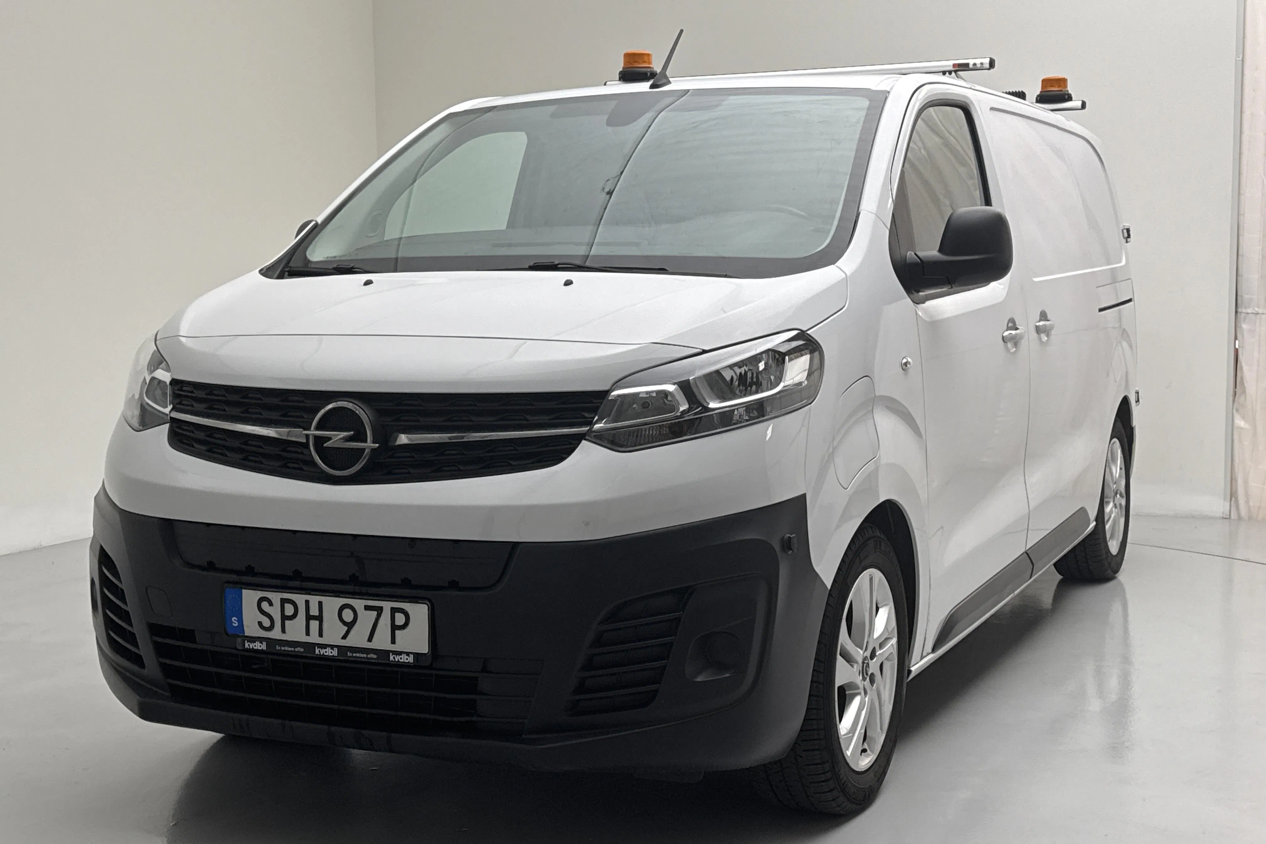 Presentation photo 1 of 19: Opel E-Vivaro 75kWh (136hk) - 67 910 km - Automatic - white - 2022