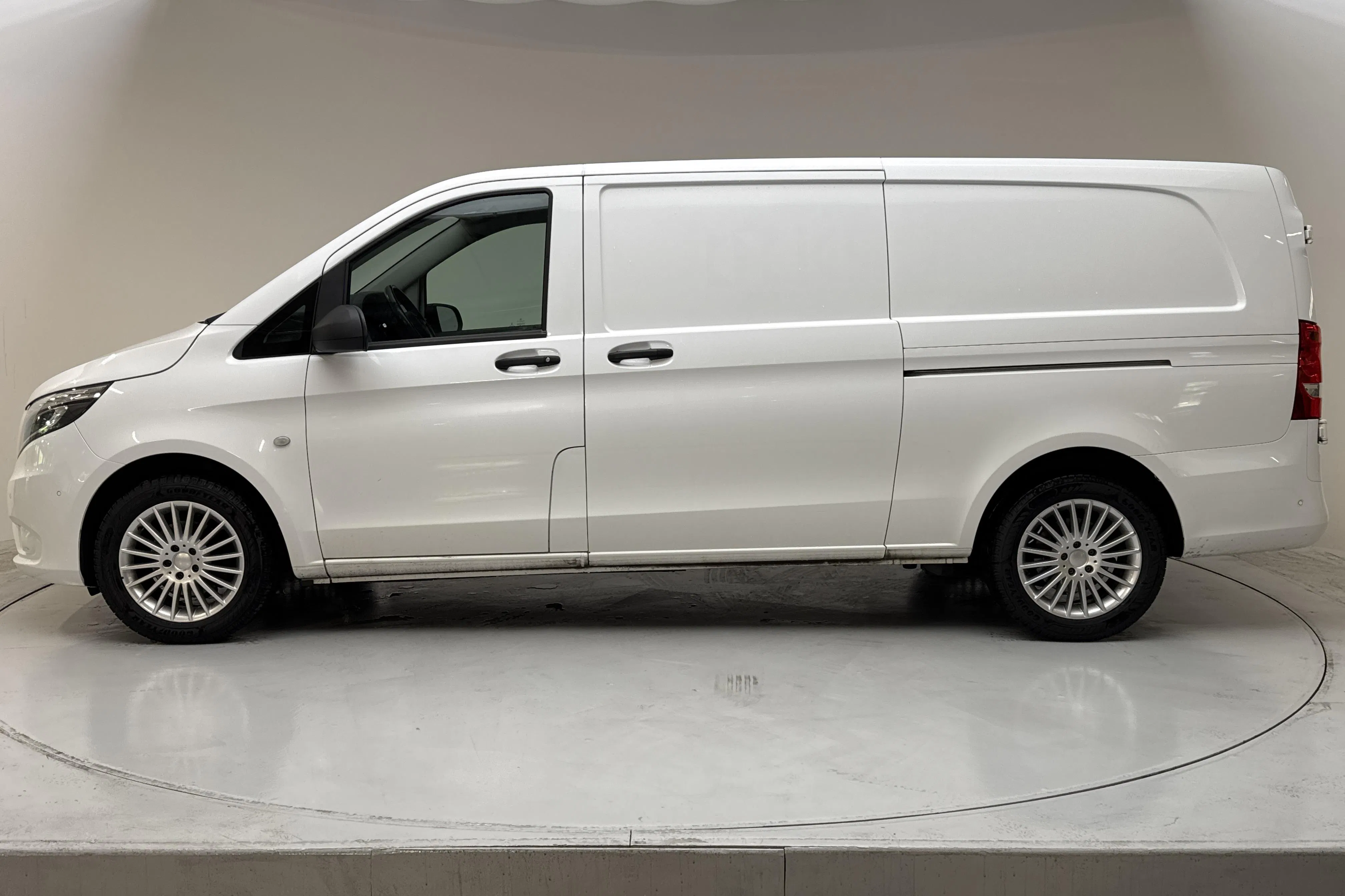 Presentationsfoto 2 av 12: Mercedes Vito 116 CDI W640 (163hk) - 17 128 mil - Automat - vit - 2022