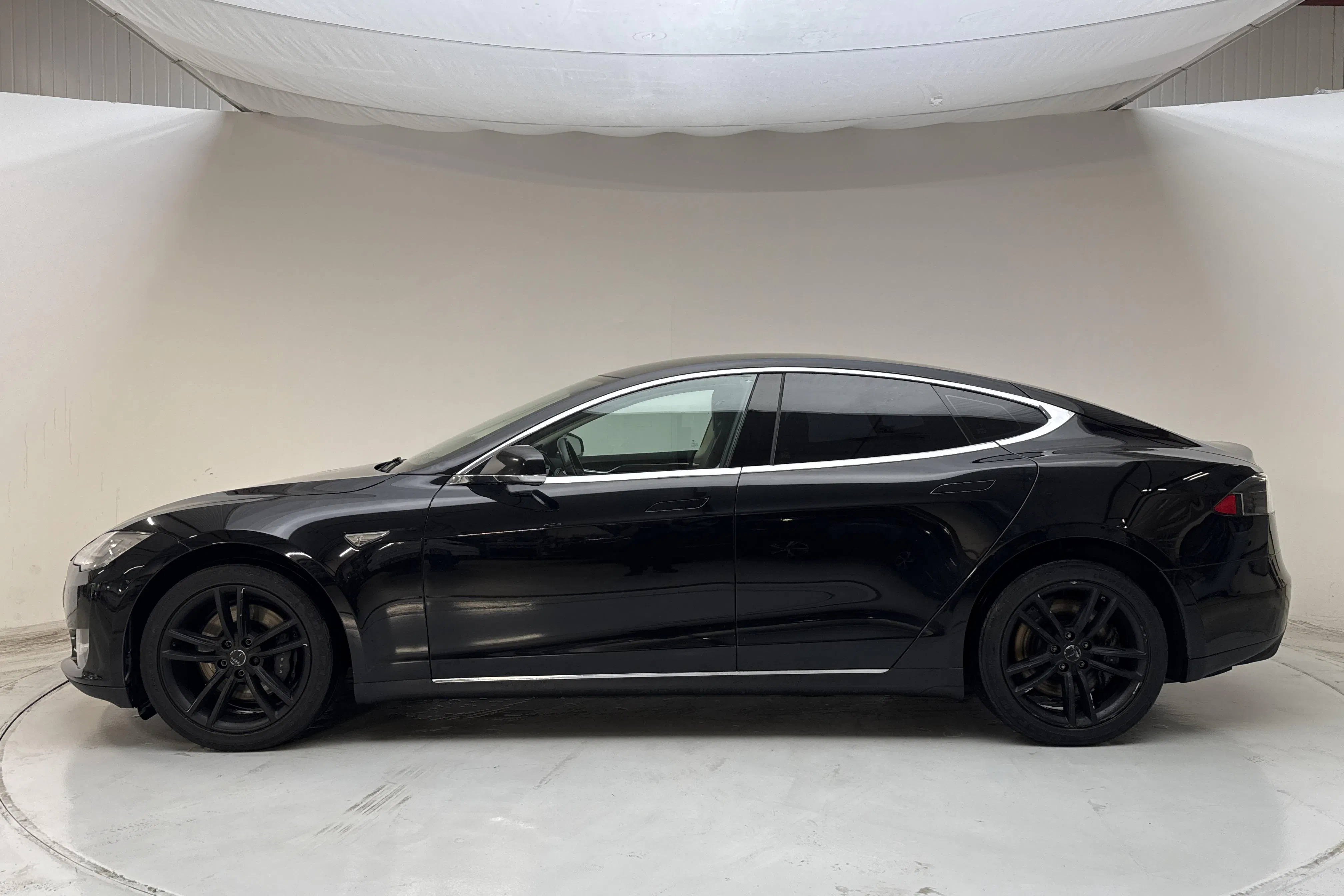 Presentationsfoto 2 av 17: Tesla Model S 60 - 21 333 mil - Automat - svart - 2014