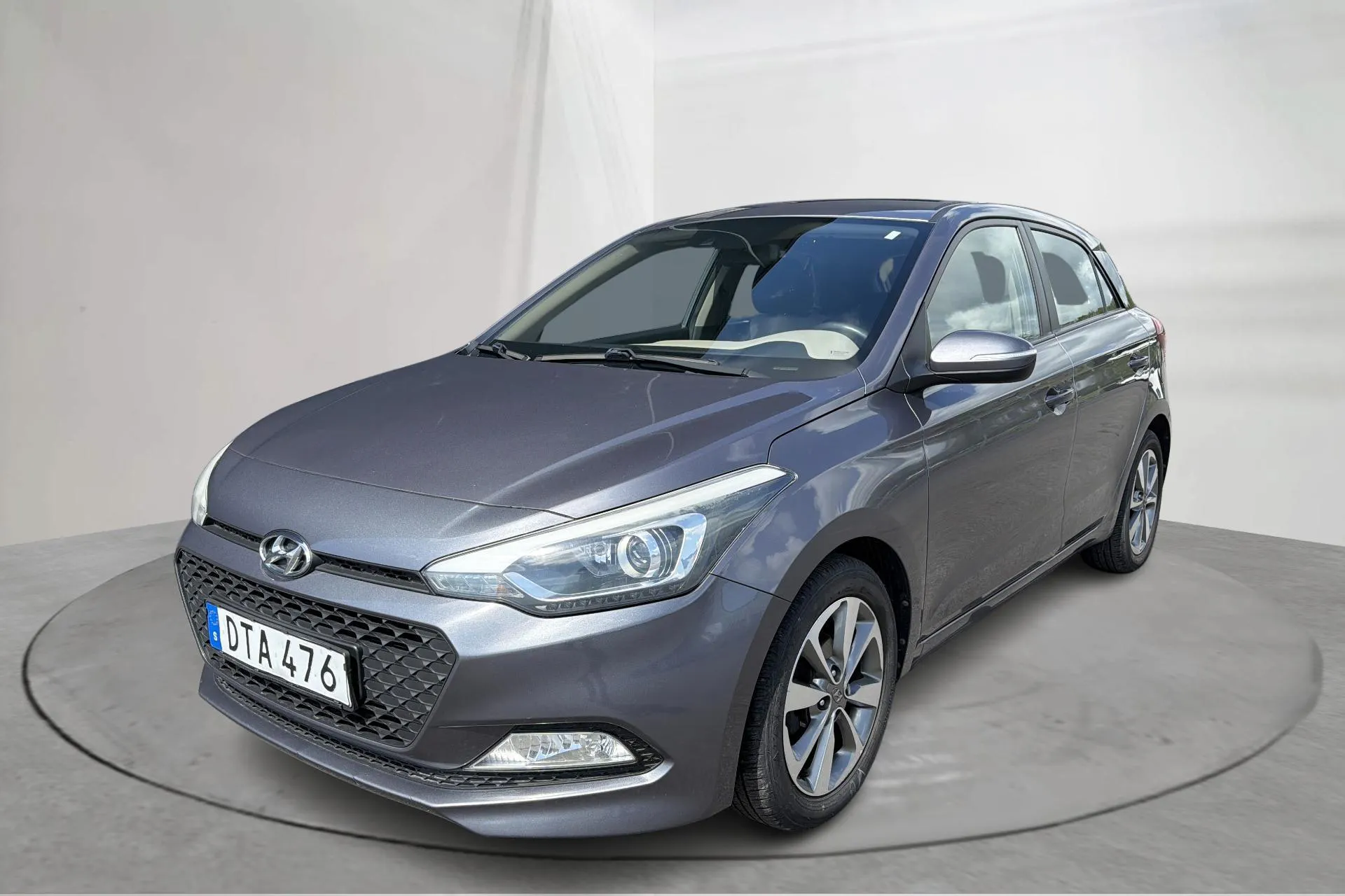 Presentationsfoto 1 av 13: Hyundai i20 1.2 (84hk) - 8 953 mil - Manuell - Dark Grey - 2015