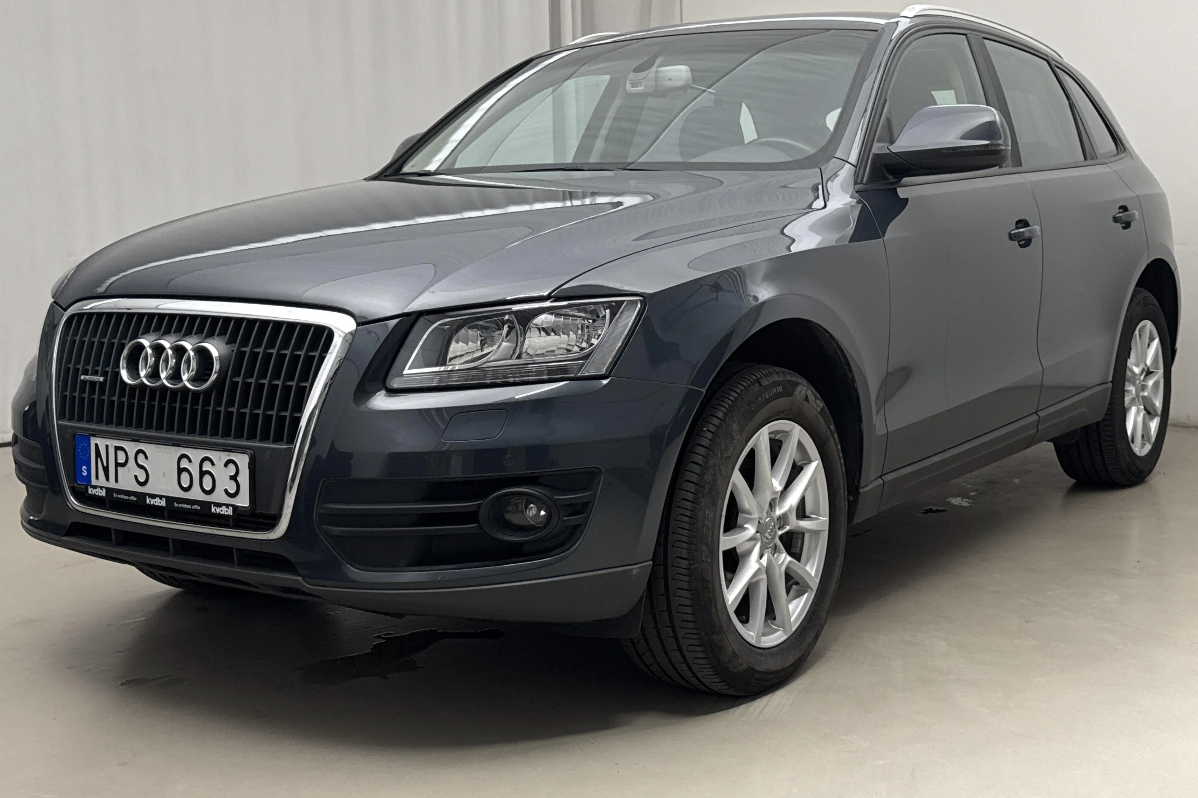 Presentation photo 1 of 14: Audi Q5 2.0 TDI quattro (170hk) - 15 777 Scandinavian mile - Automatic - gray - 2010