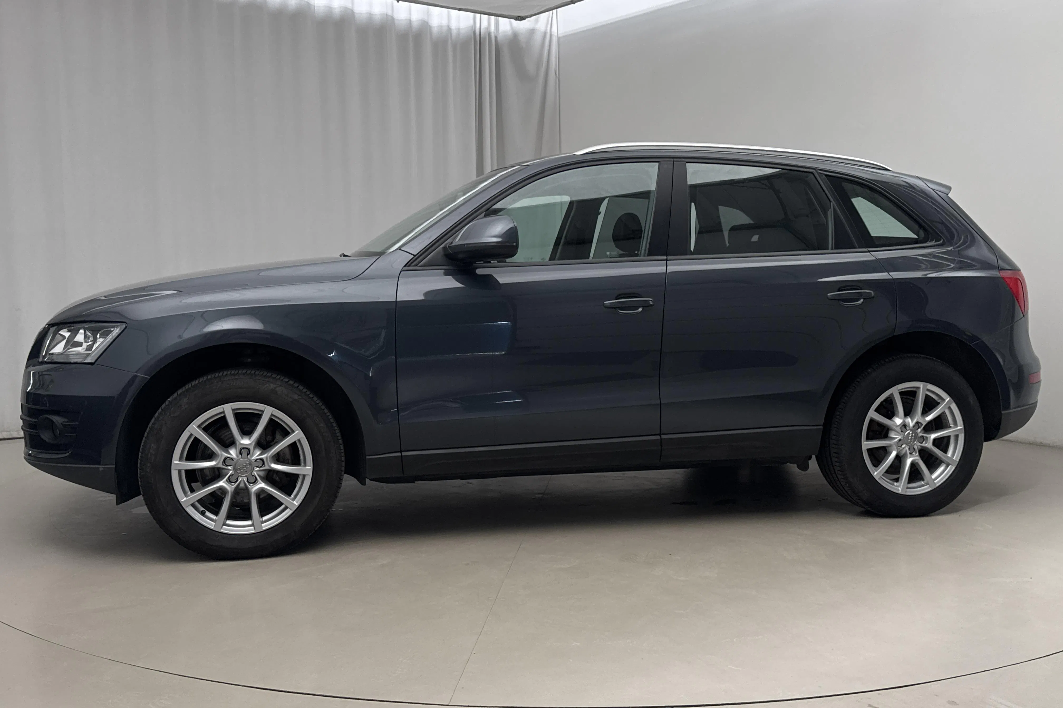 Presentation photo 2 of 14: Audi Q5 2.0 TDI quattro (170hk) - 15 777 Scandinavian mile - Automatic - gray - 2010