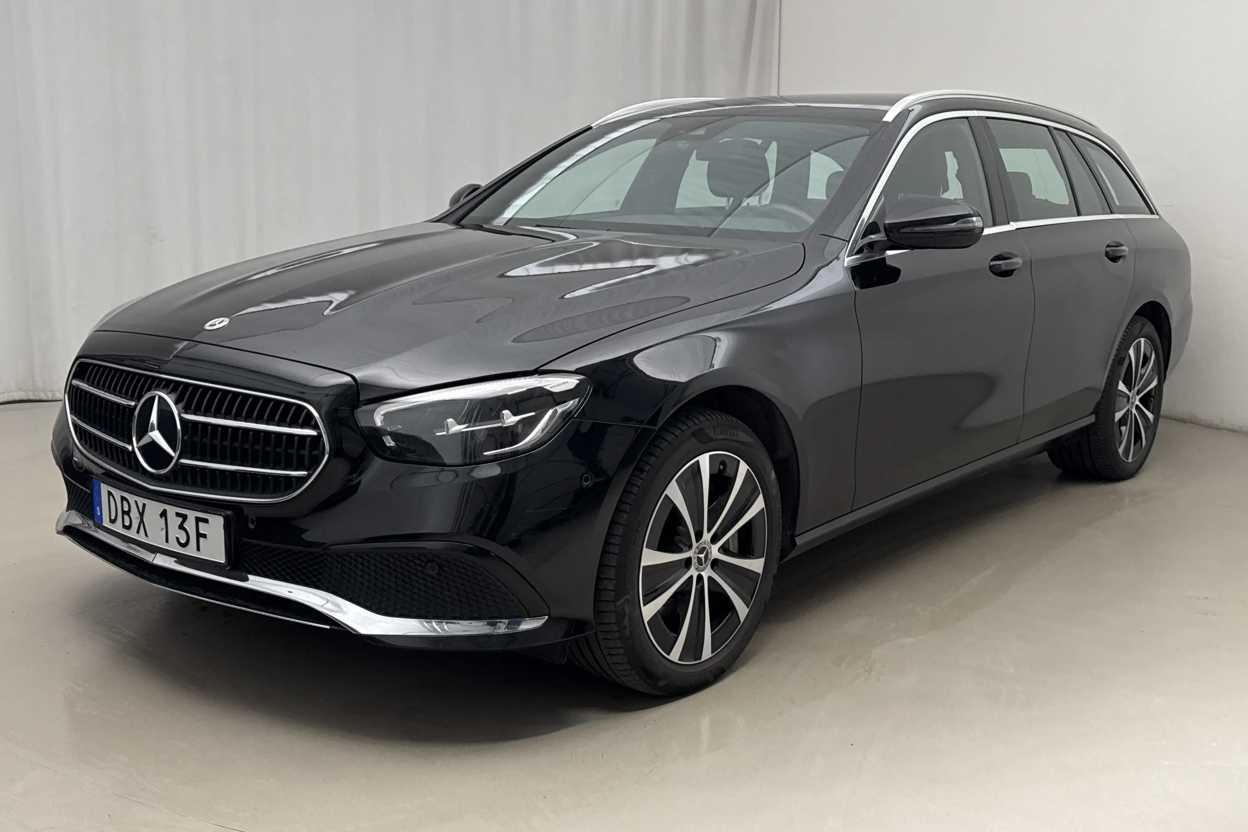 Presentation photo 1 of 18: Mercedes E 300 T de Kombi 4MATIC S213 (306hk) - 54 250 km - Automatic - black - 2023