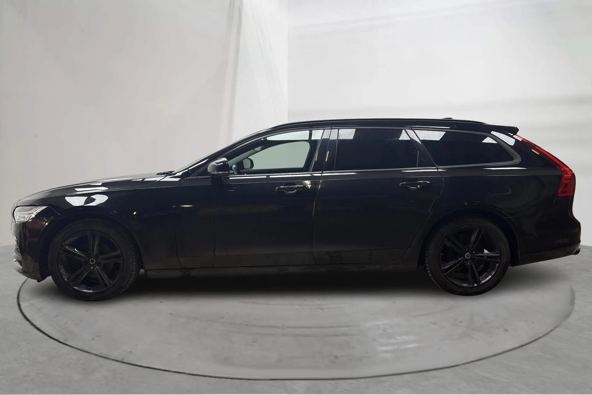 Presentationsfoto 2 av 12: Volvo V90 D3 AWD (150hk) - 18 516 mil - Automat - svart - 2018