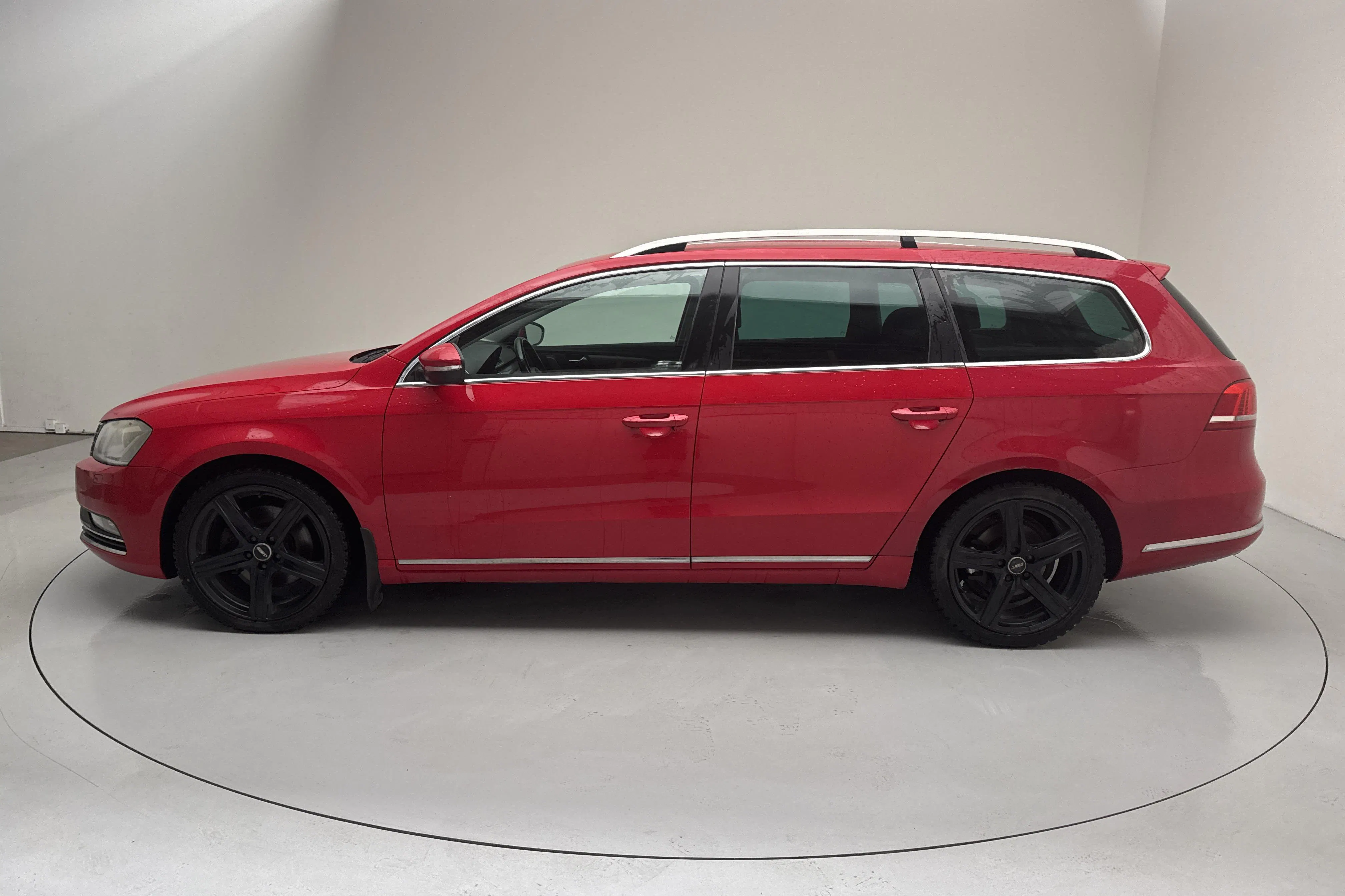 Presentation photo 2 of 11: VW Passat 2.0 TDI BlueMotion Technology Variant (170hk) - 234 420 km - Manual - dark blue - 2012