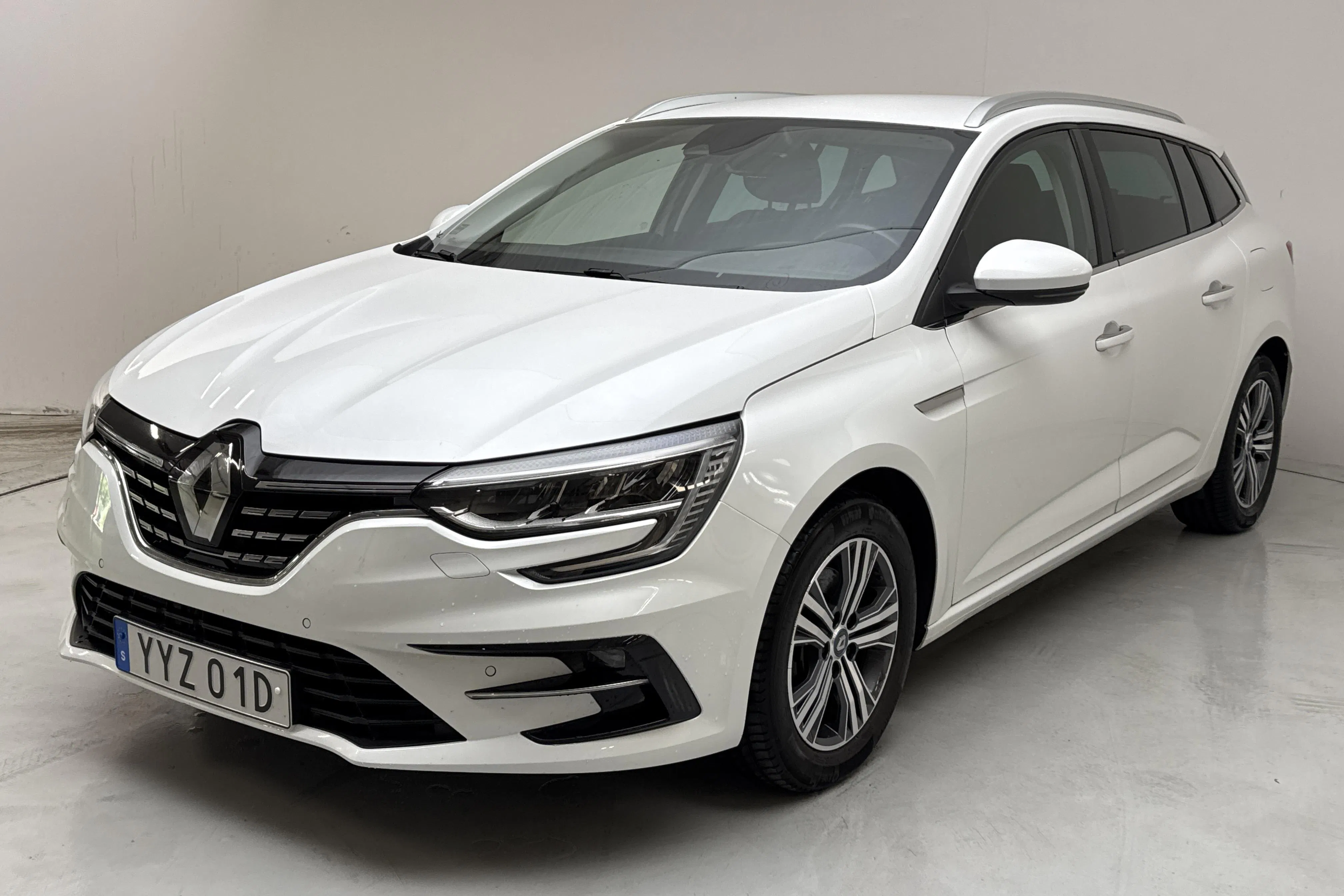 Presentationsfoto 1 av 15: Renault Mégane 1.6 E-TECH Sport Tourer (160hk) - 7 846 mil - Automat - vit - 2021