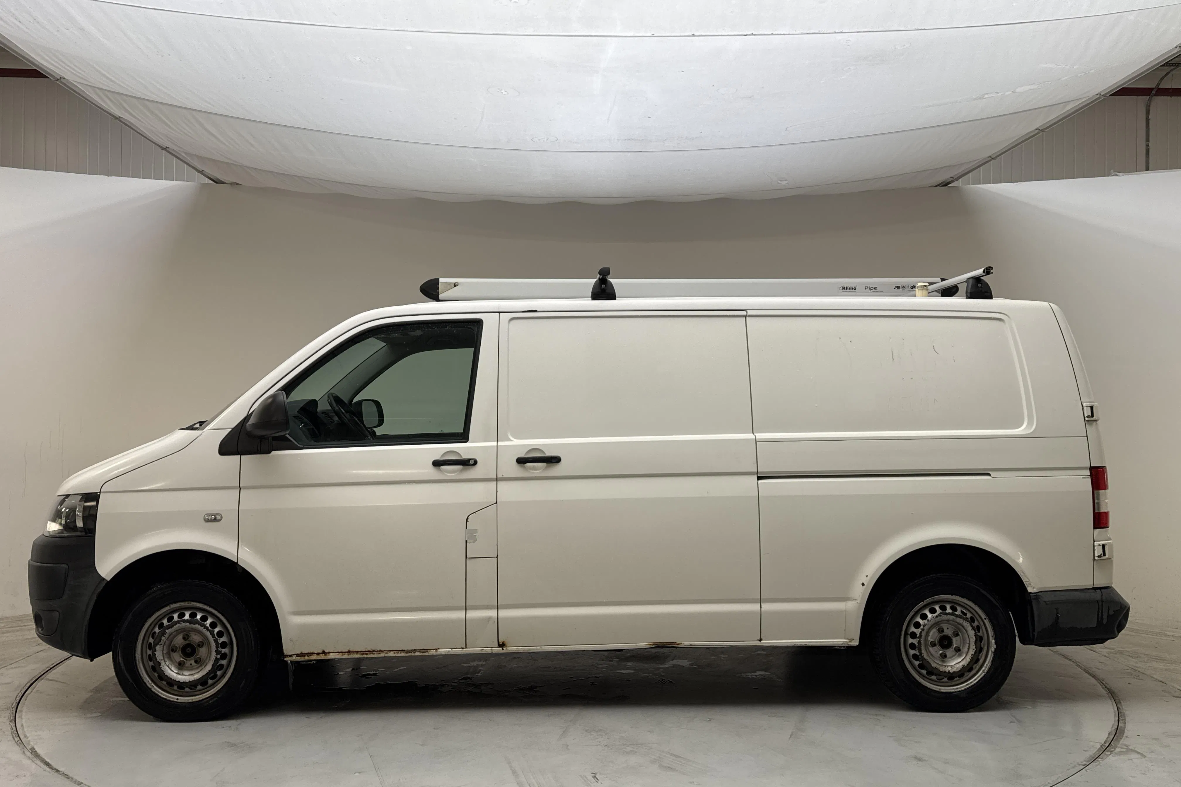 Presentationsfoto 2 av 16: VW Transporter T5 2.0 TDI 4MOTION (140hk) - 25 182 mil - Manuell - vit - 2015