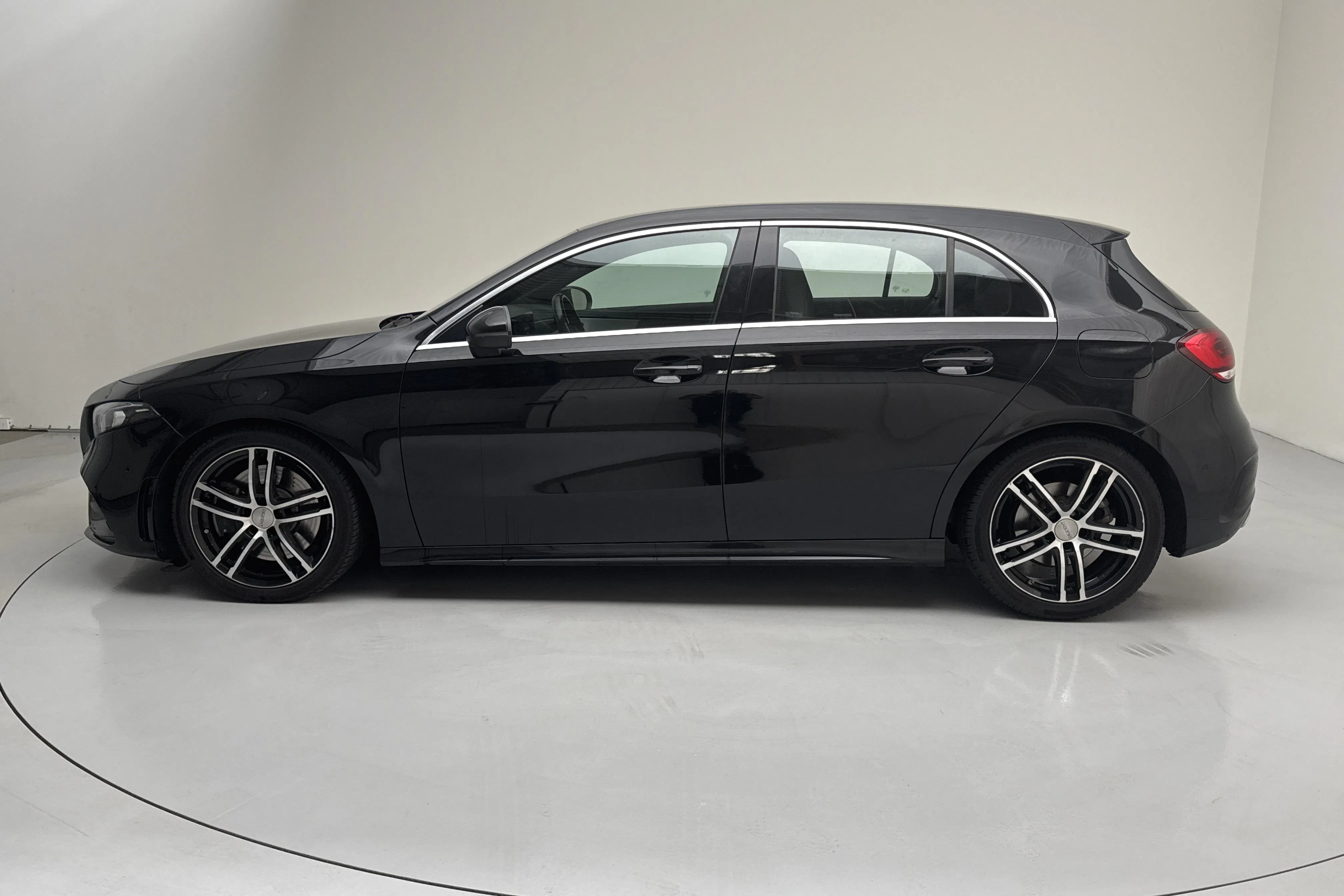 Presentationsfoto 2 av 15: Mercedes A 250 5dr W177 (224hk) - 15 439 mil - Automat - svart - 2020