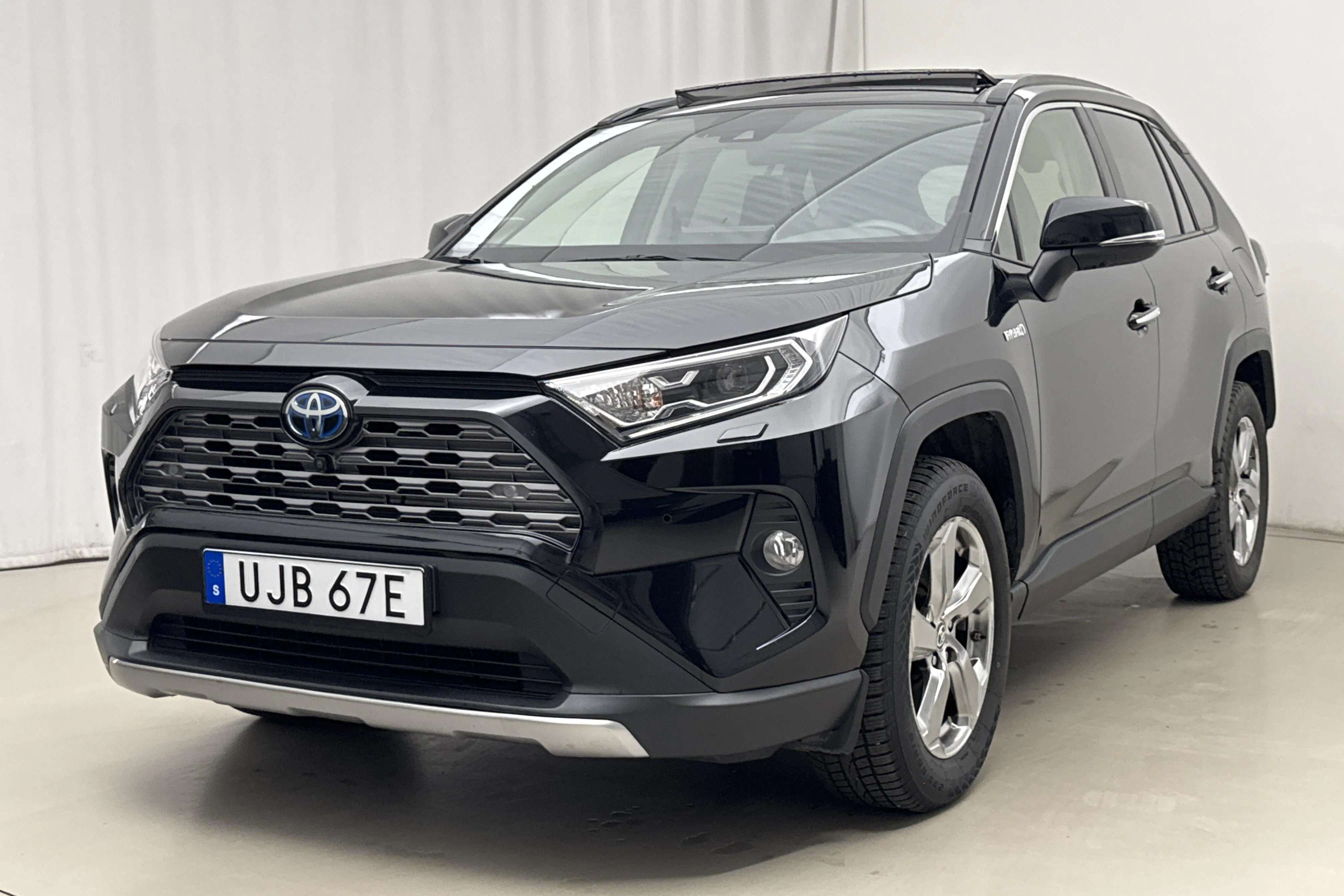 Presentationsfoto 1 av 20: Toyota RAV4 2.5 HSD AWD (222hk) - 4 494 mil - Automat - svart - 2021