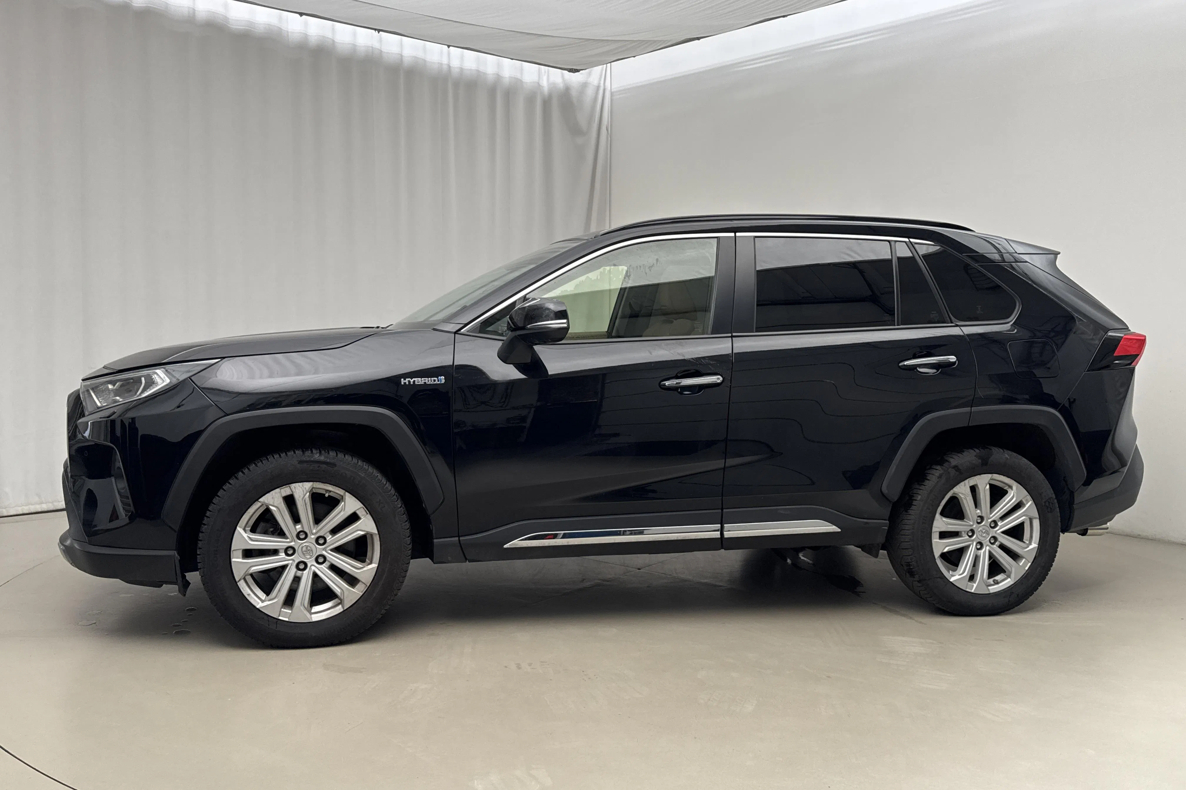 Presentation photo 2 of 19: Toyota RAV4 2.5 HSD AWD (222hk) - 105 080 km - Automatic - black - 2019