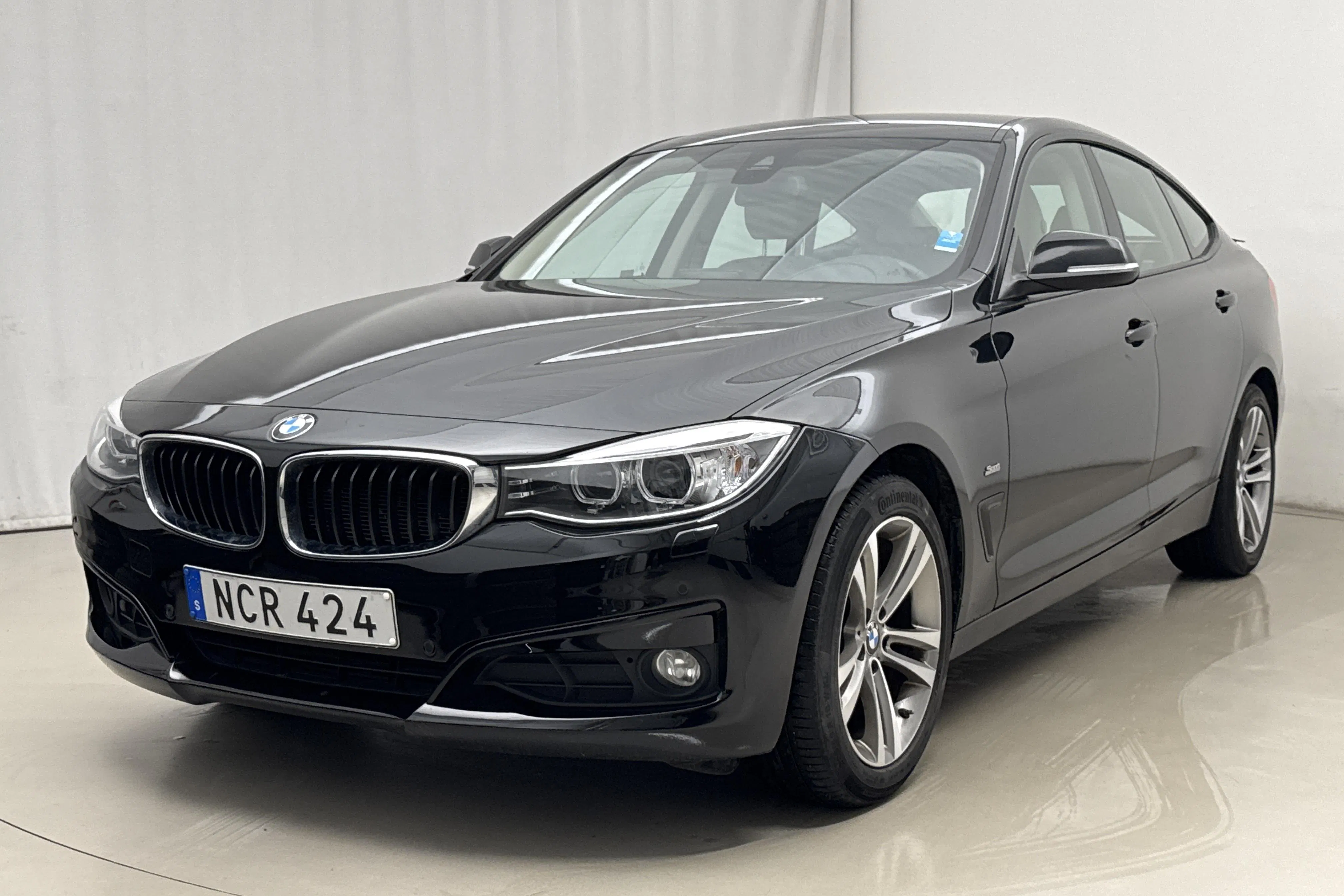 Presentationsfoto 1 av 17: BMW 320d GT xDrive, F34 (190hk) - 14 183 mil - Manuell - svart - 2016