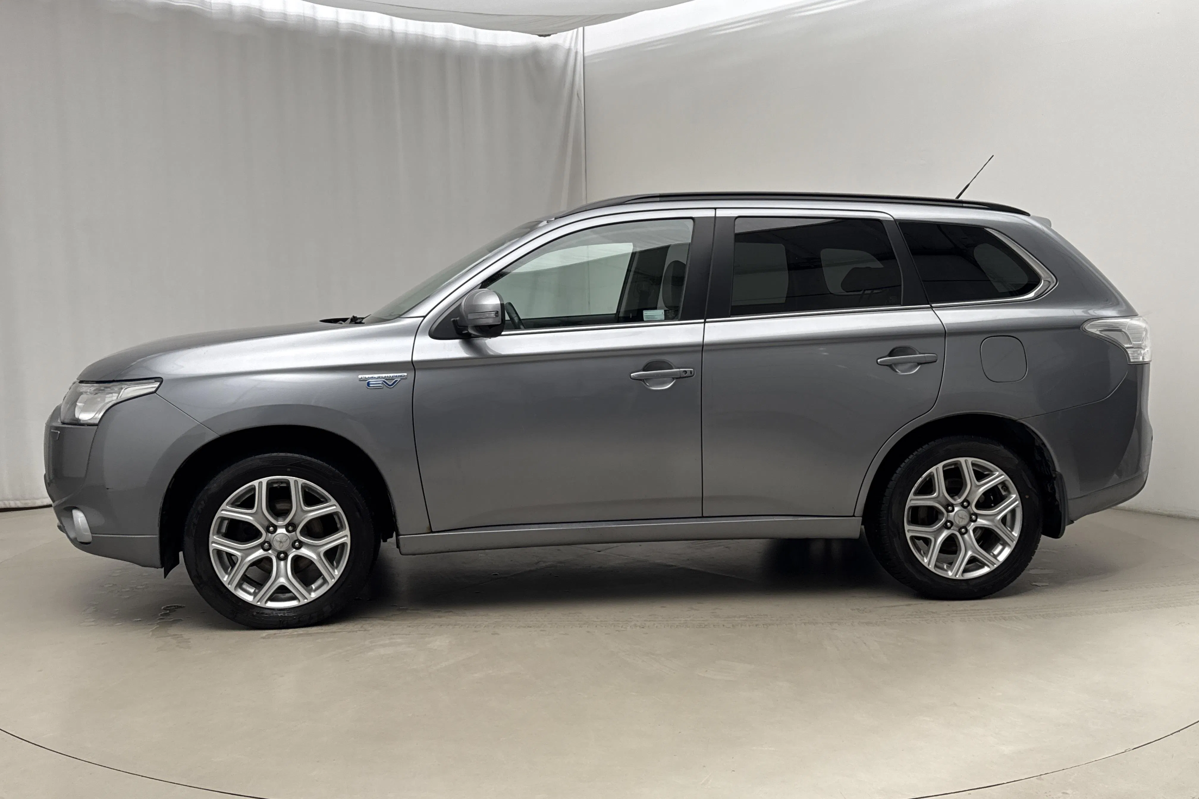 Presentation photo 2 of 20: Mitsubishi Outlander 2.0 Plug-in Hybrid 4WD (121hk) - 233 480 km - Automatic - 2014