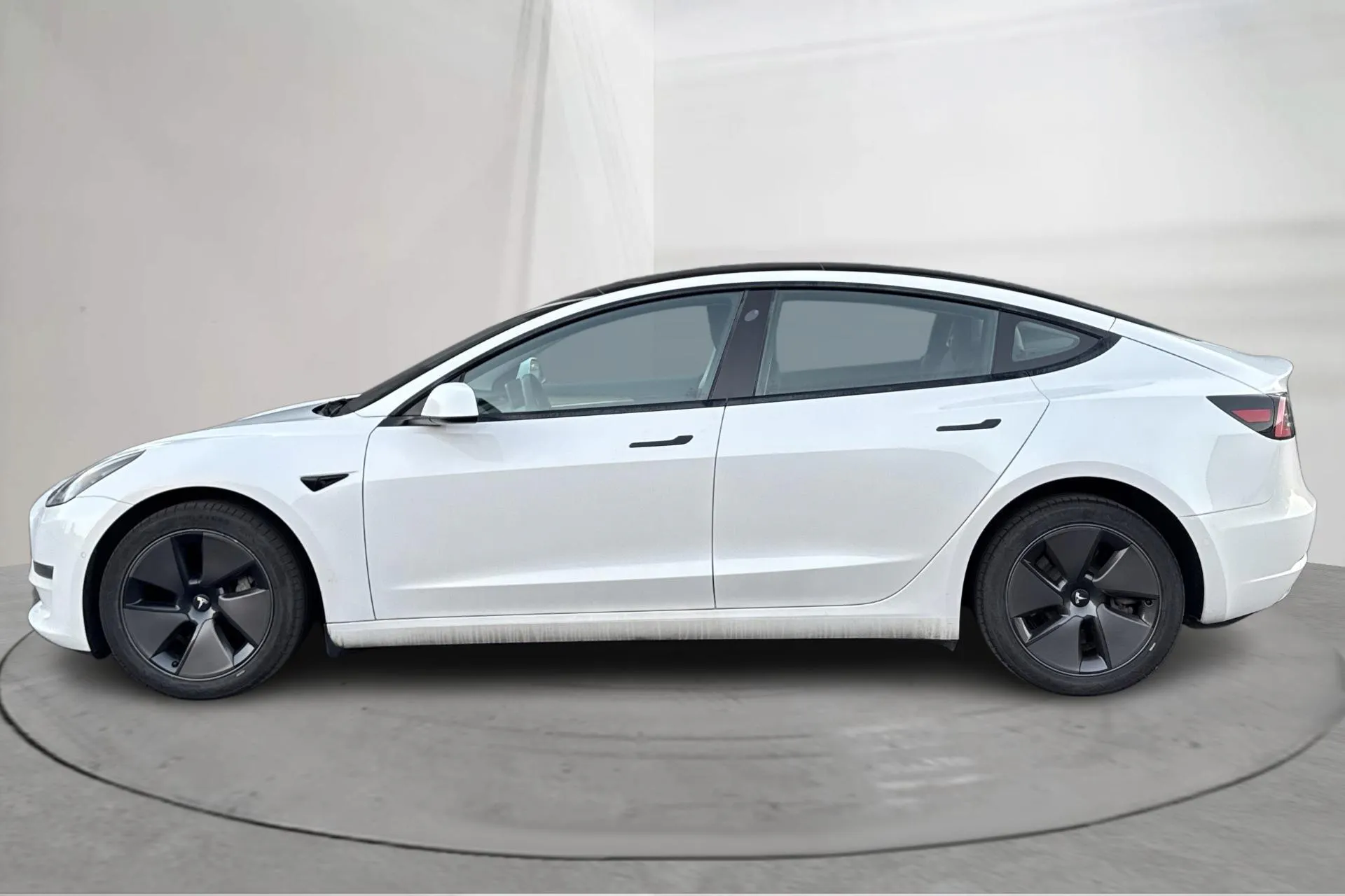 Presentationsfoto 2 av 18: Tesla Model 3 Long Range Dual Motor AWD - 10 463 mil - Automat - vit - 2022