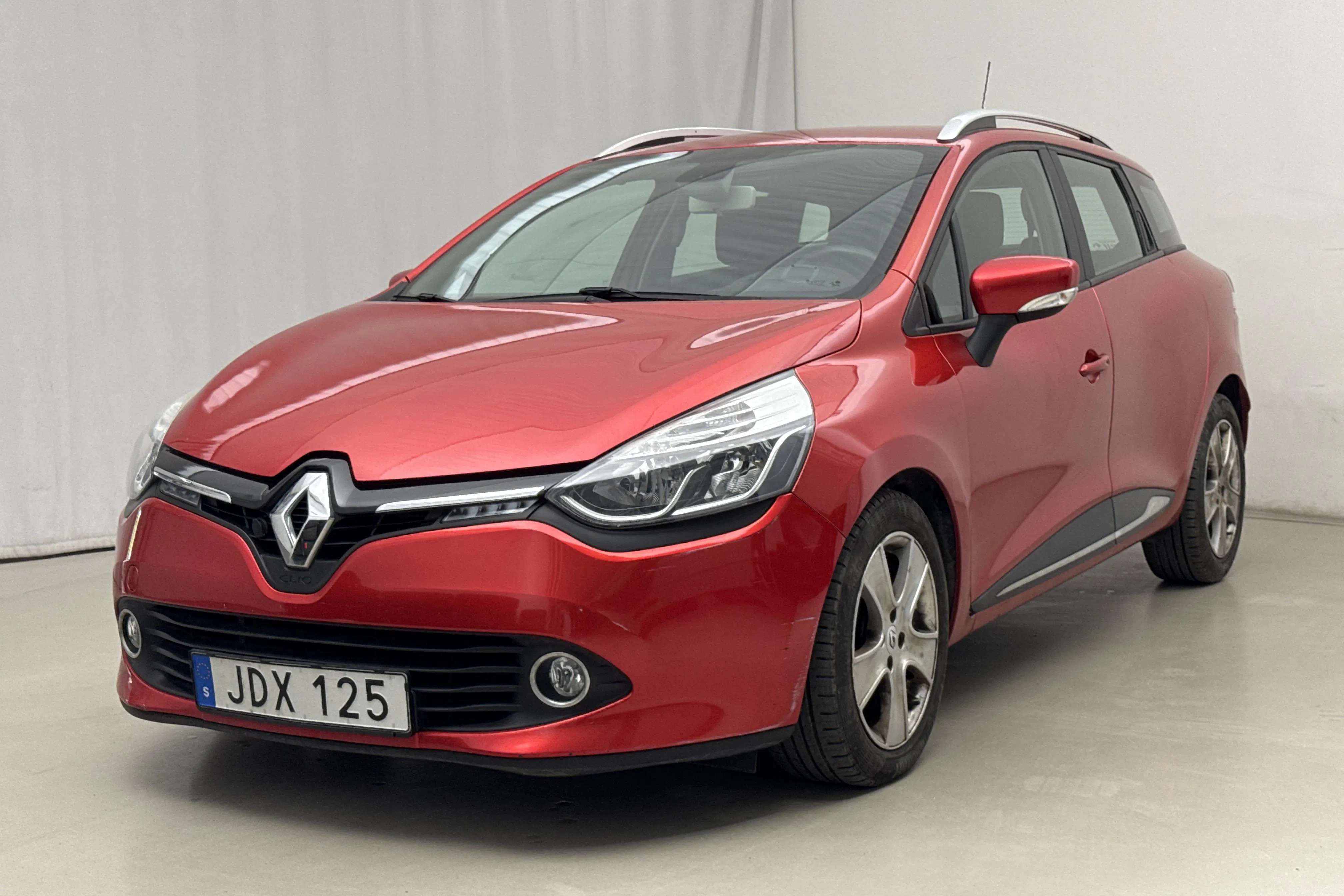 Presentation photo 1 of 16: Renault Clio IV 1.2 TCe 120 Tourer (120hk) - 86 760 km - Automatic - red - 2016