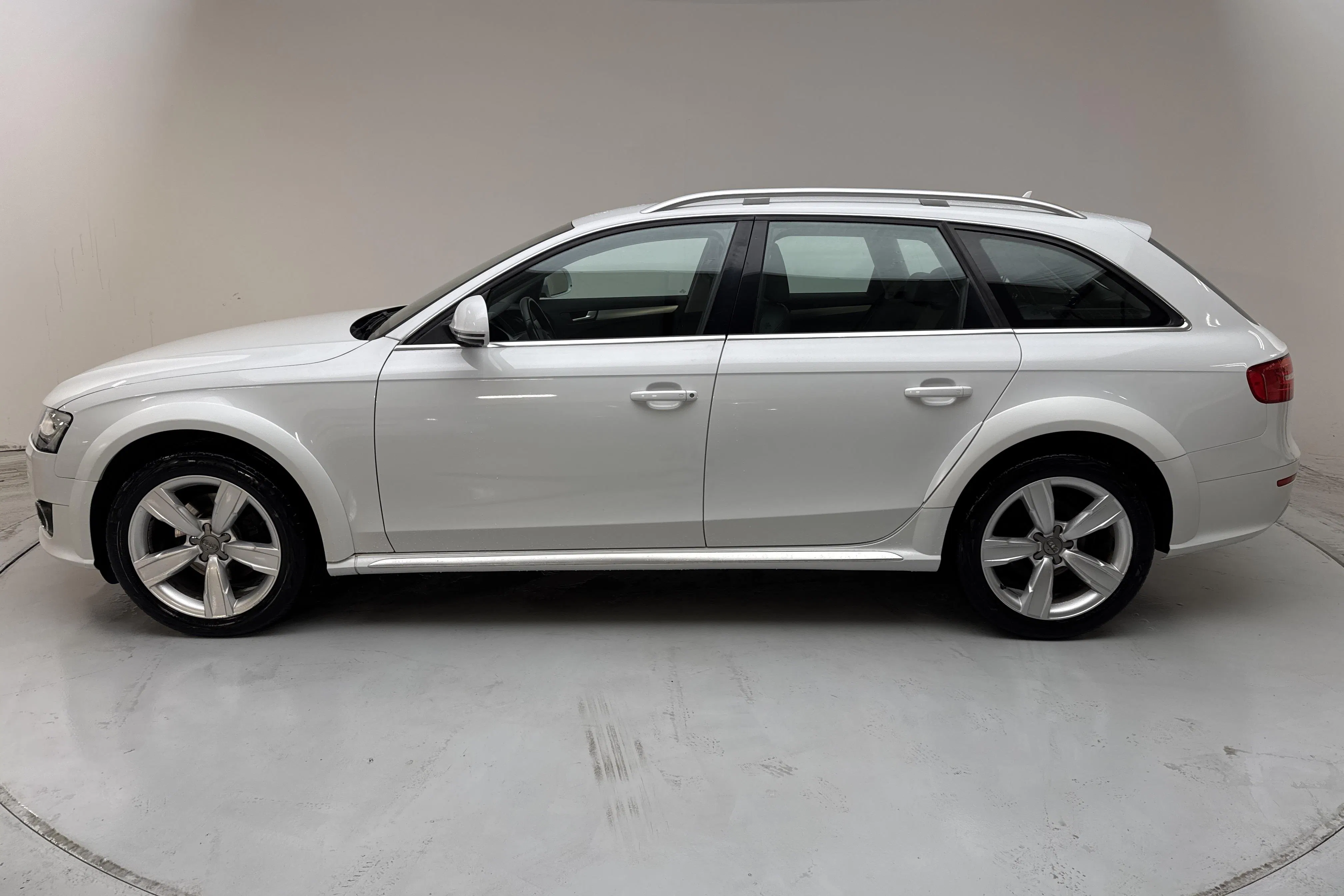 Presentation photo 2 of 14: Audi A4 Allroad 2.0 TDI clean diesel Avant quattro (190hk) - 109 230 km - Automatic - white - 2016
