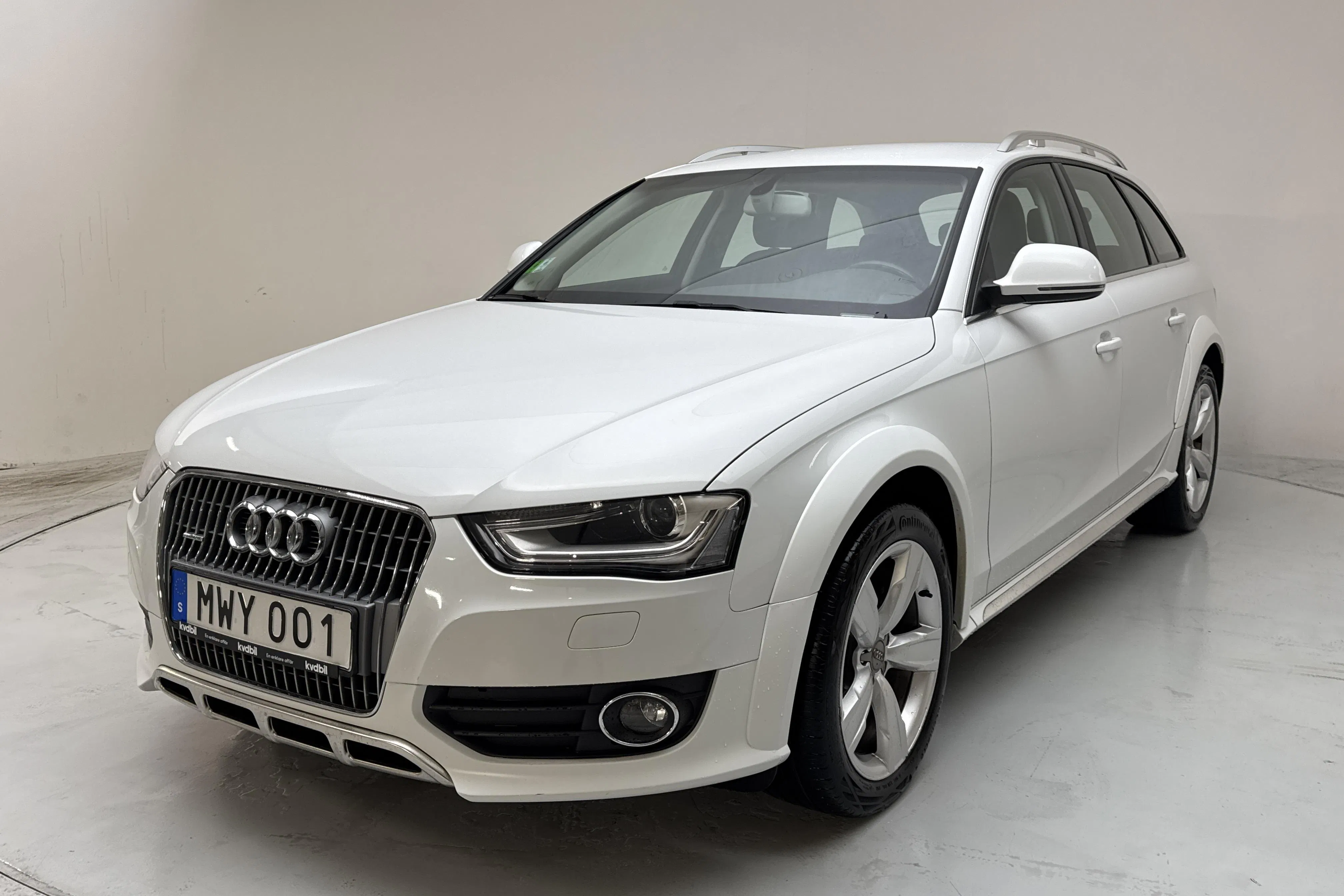 Presentation photo 1 of 14: Audi A4 Allroad 2.0 TDI clean diesel Avant quattro (190hk) - 109 230 km - Automatic - white - 2016