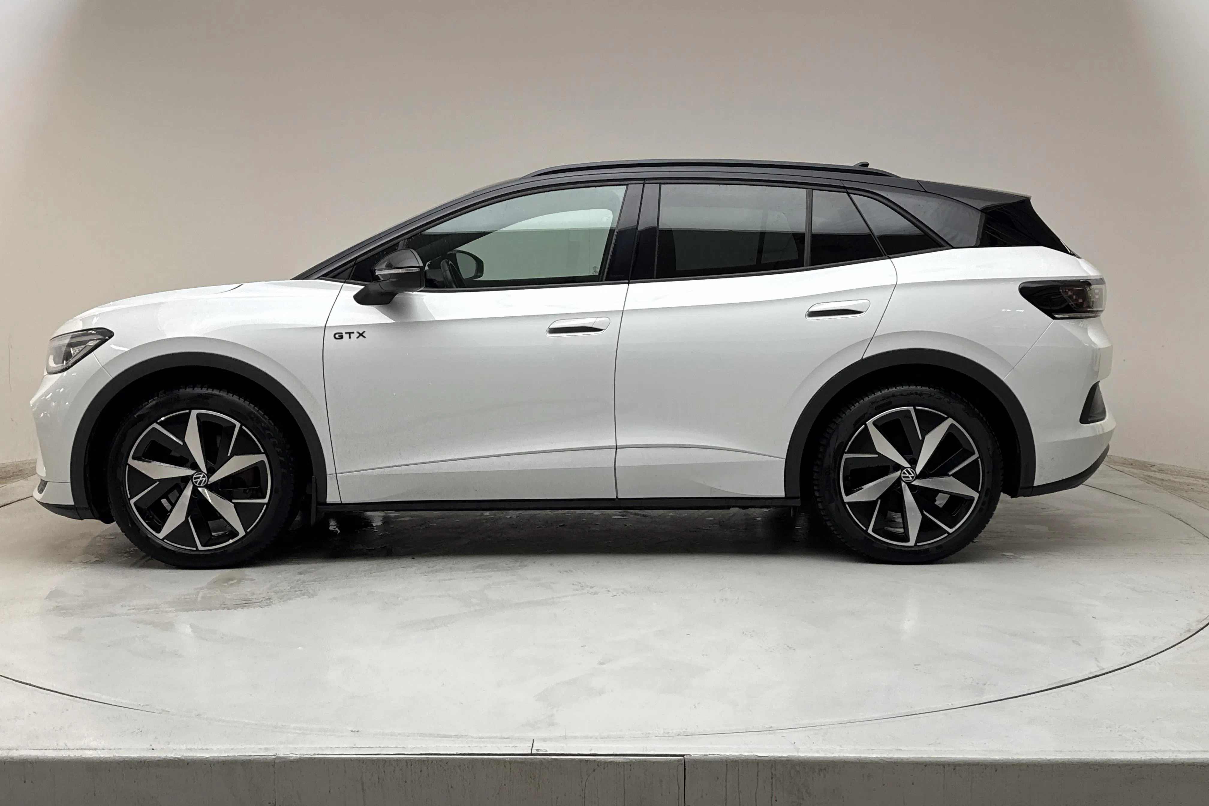 Presentation photo 2 of 16: VW ID.4 GTX 77kWh AWD (299hk) - 6 048 Scandinavian mile - Automatic - white - 2023