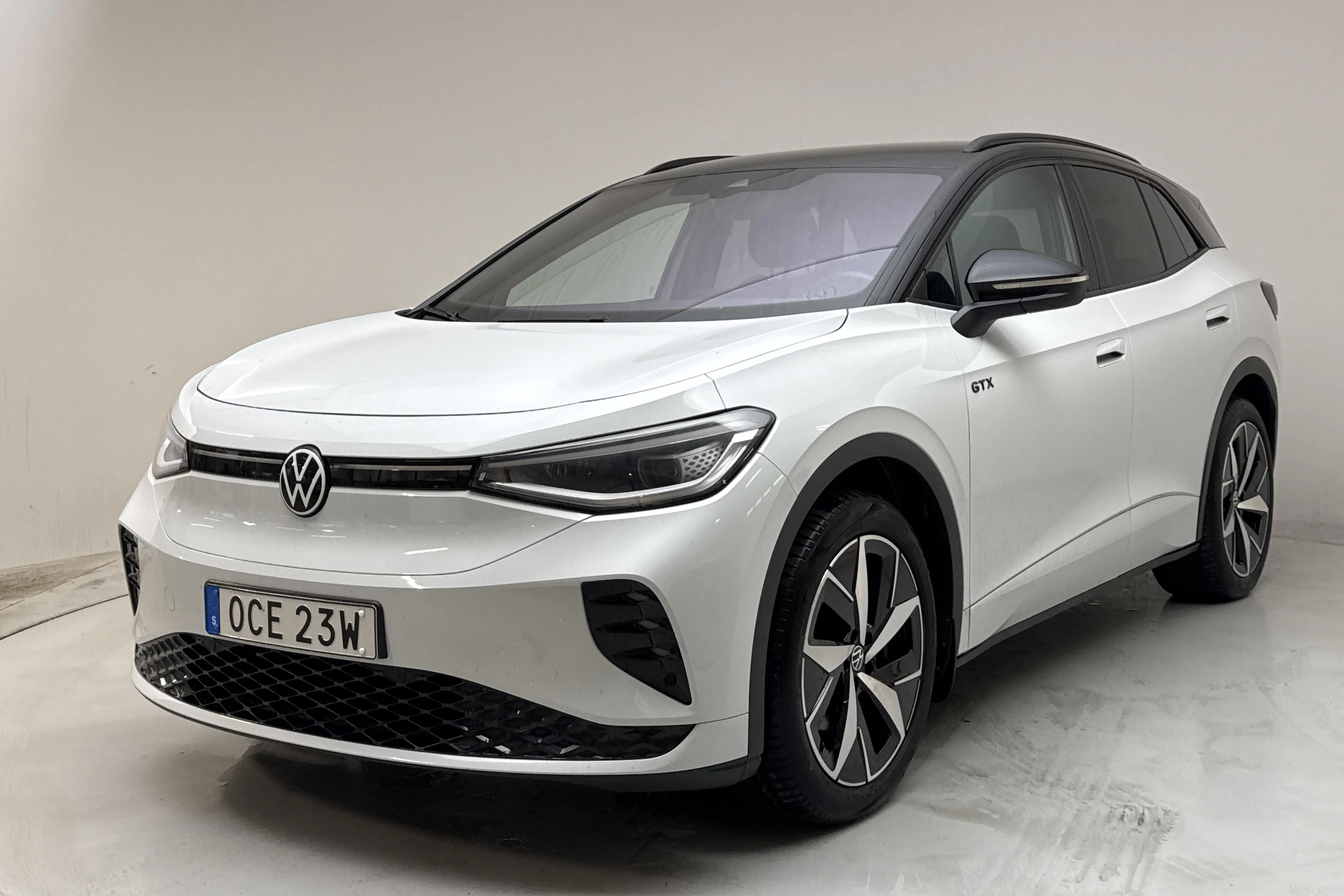 Presentation photo 1 of 16: VW ID.4 GTX 77kWh AWD (299hk) - 6 048 Scandinavian mile - Automatic - white - 2023