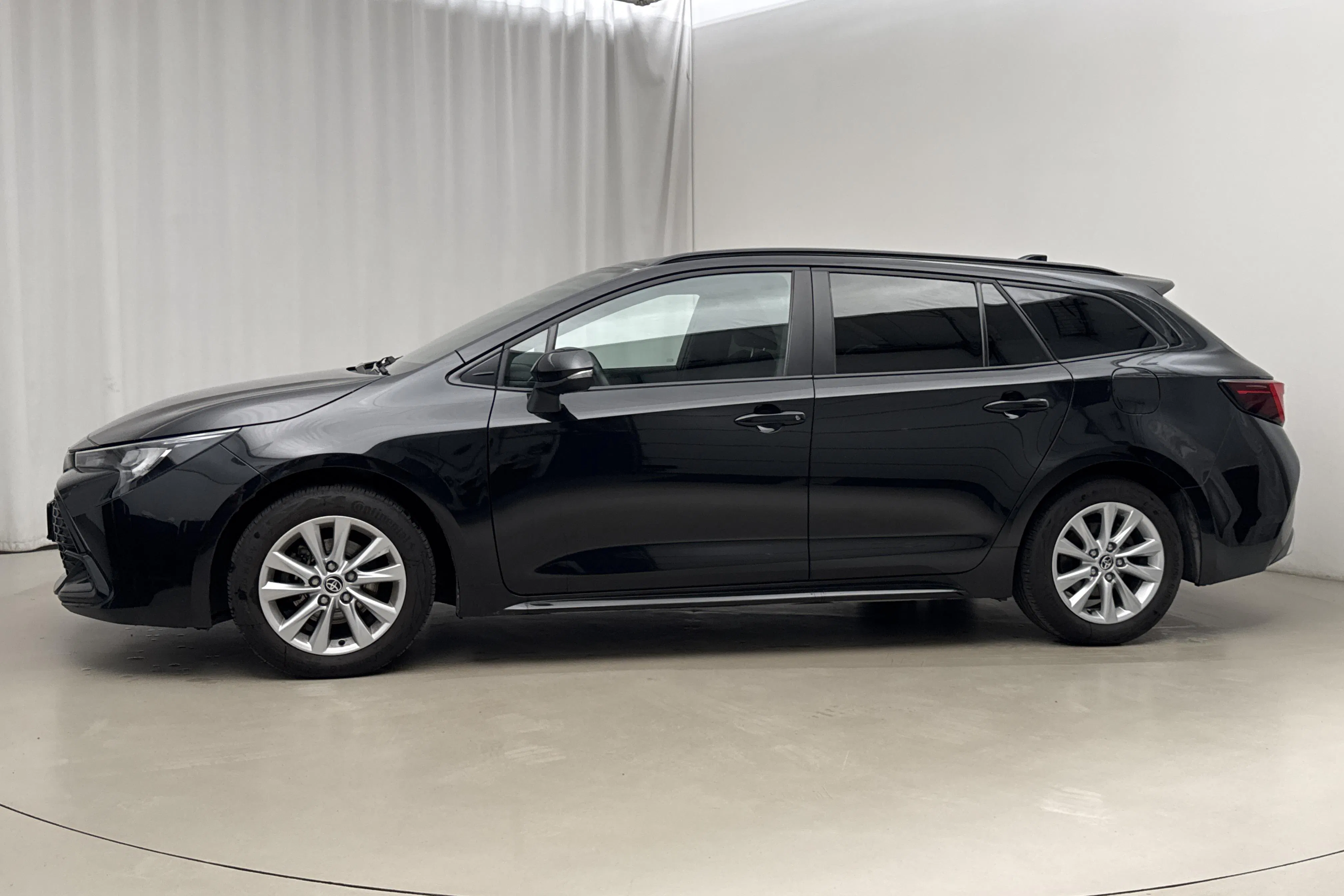 Presentation photo 2 of 18: Toyota Corolla 1.8 Hybrid Touring Sports (140hk) - 63 620 km - Automatic - black - 2023