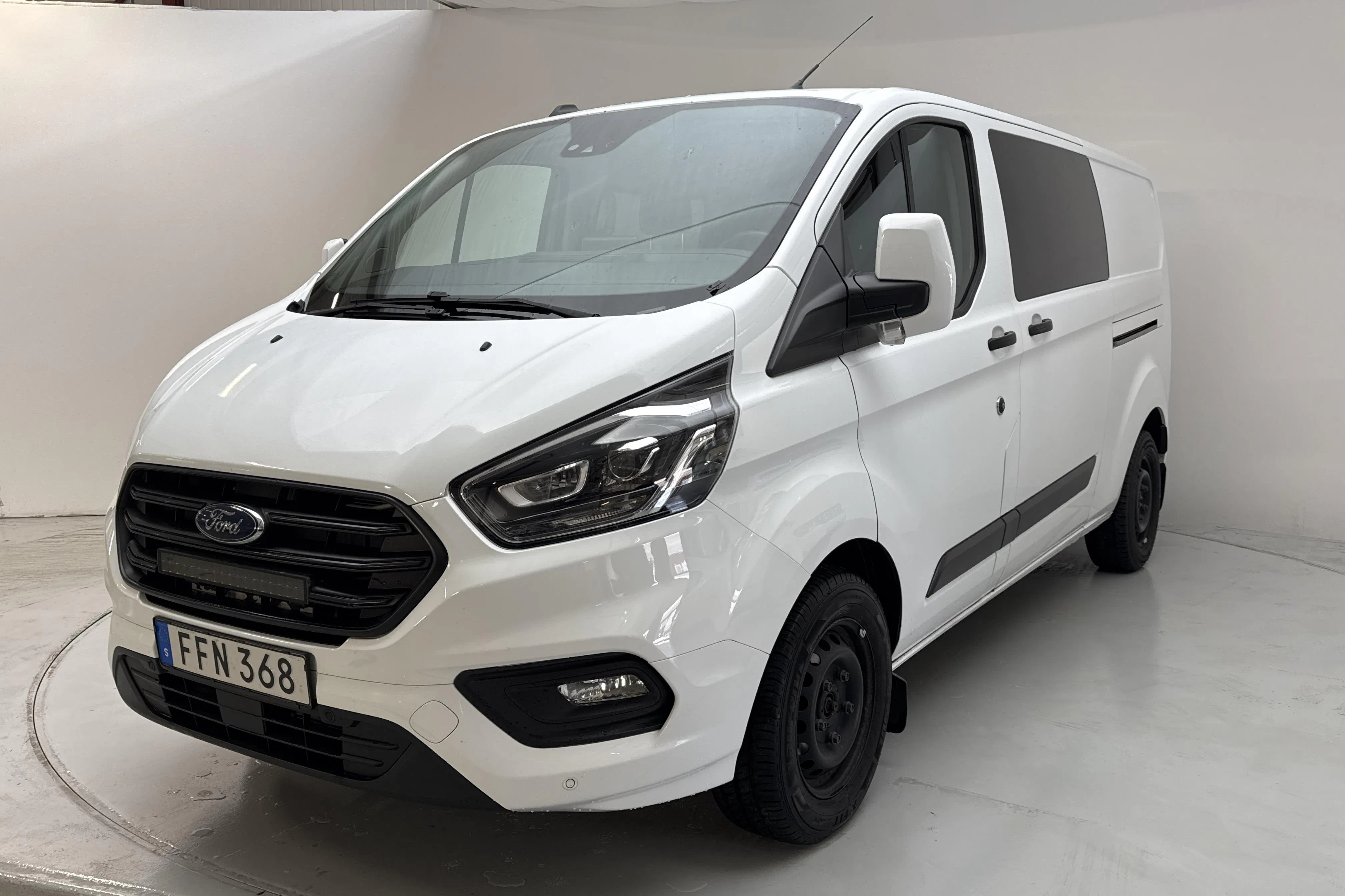 Presentation photo 1 of 15: Ford Transit Custom 340 Crew Van (170hk) - 101 190 km - Automatic - white - 2023