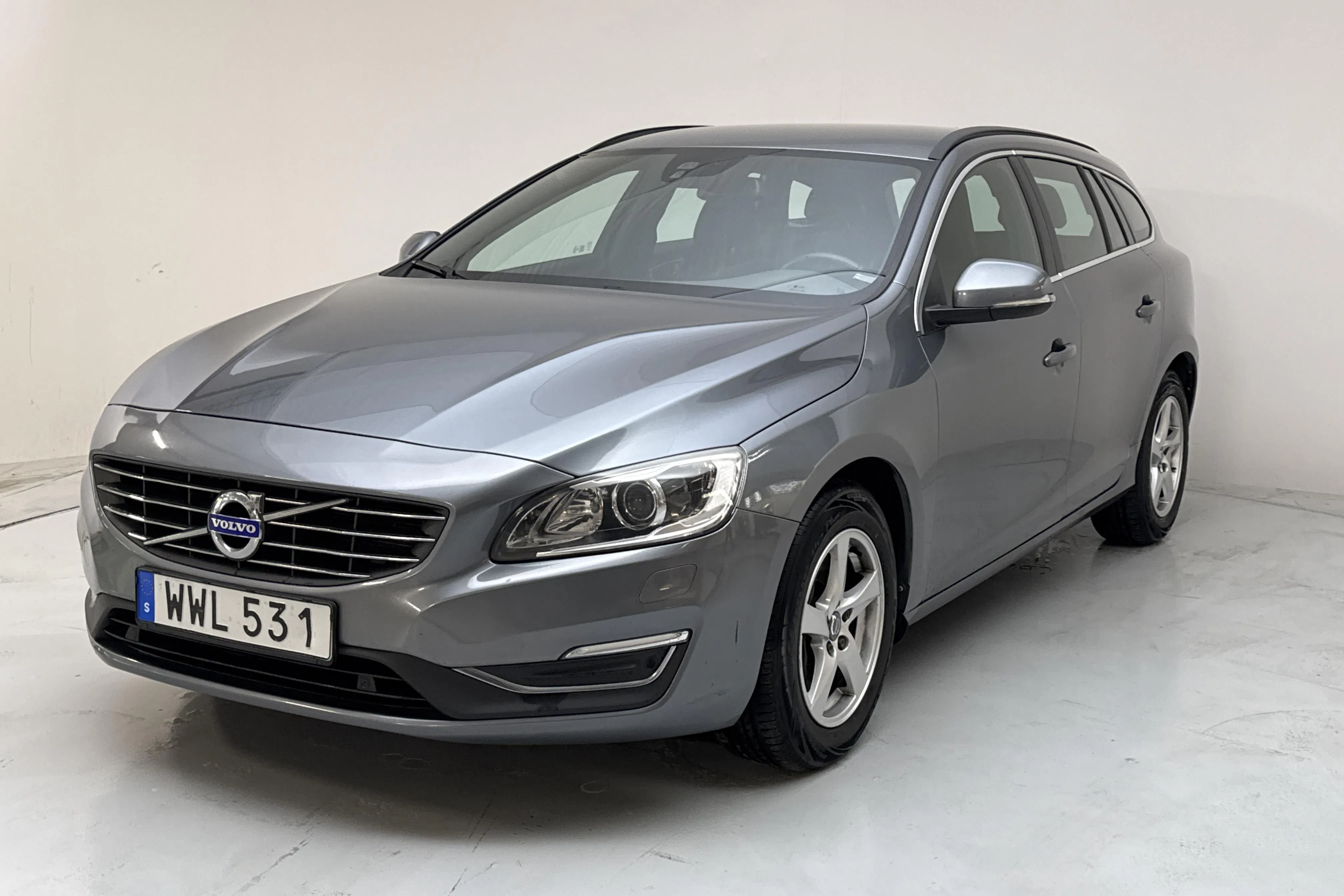 Presentationsfoto 1 av 15: Volvo V60 D4 AWD (190hk) - 23 887 mil - Automat - grå - 2016