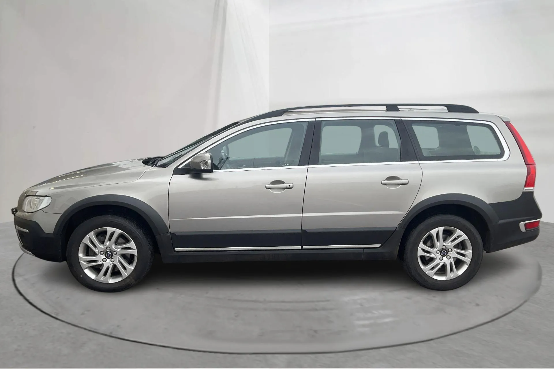 Presentationsfoto 2 av 14: Volvo XC70 II D4 AWD (181hk) - 24 025 mil - Automat - Ljusbrun - 2016
