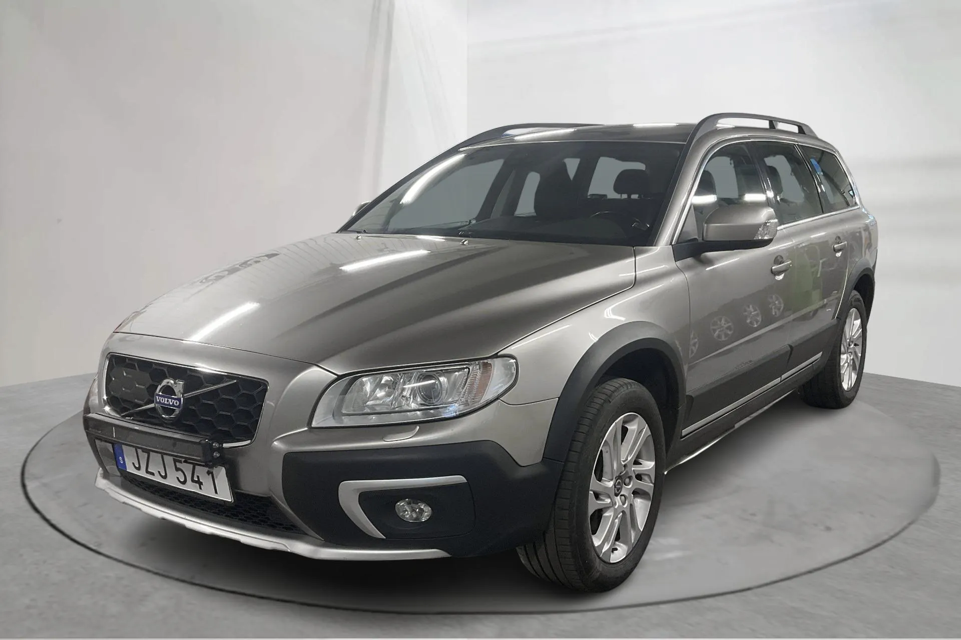 Presentationsfoto 1 av 14: Volvo XC70 II D4 AWD (181hk) - 24 025 mil - Automat - Ljusbrun - 2016