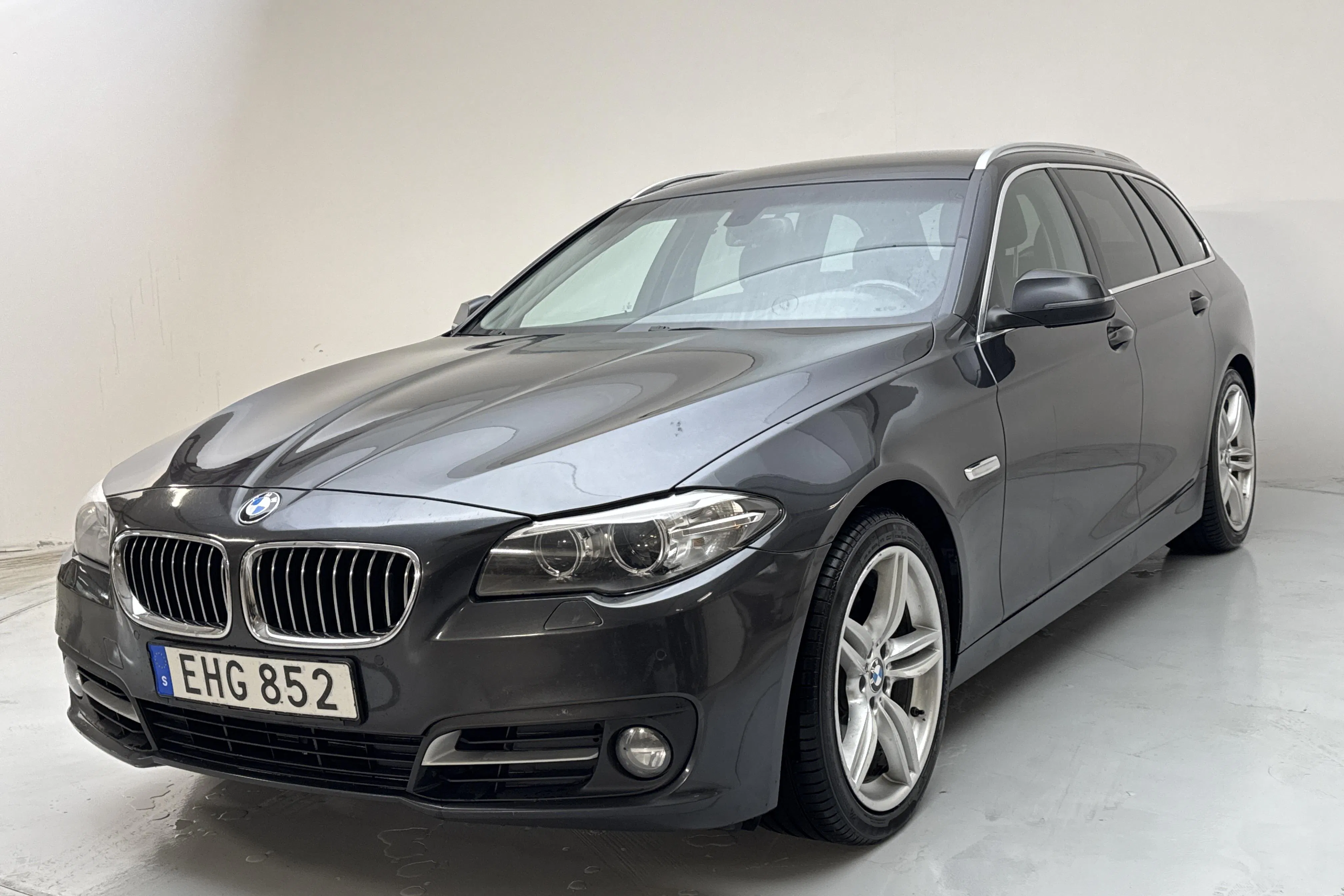 Presentation photo 1 of 16: BMW 535d xDrive Touring, F11 (313hk) - 213 340 km - Automatic - gray - 2014