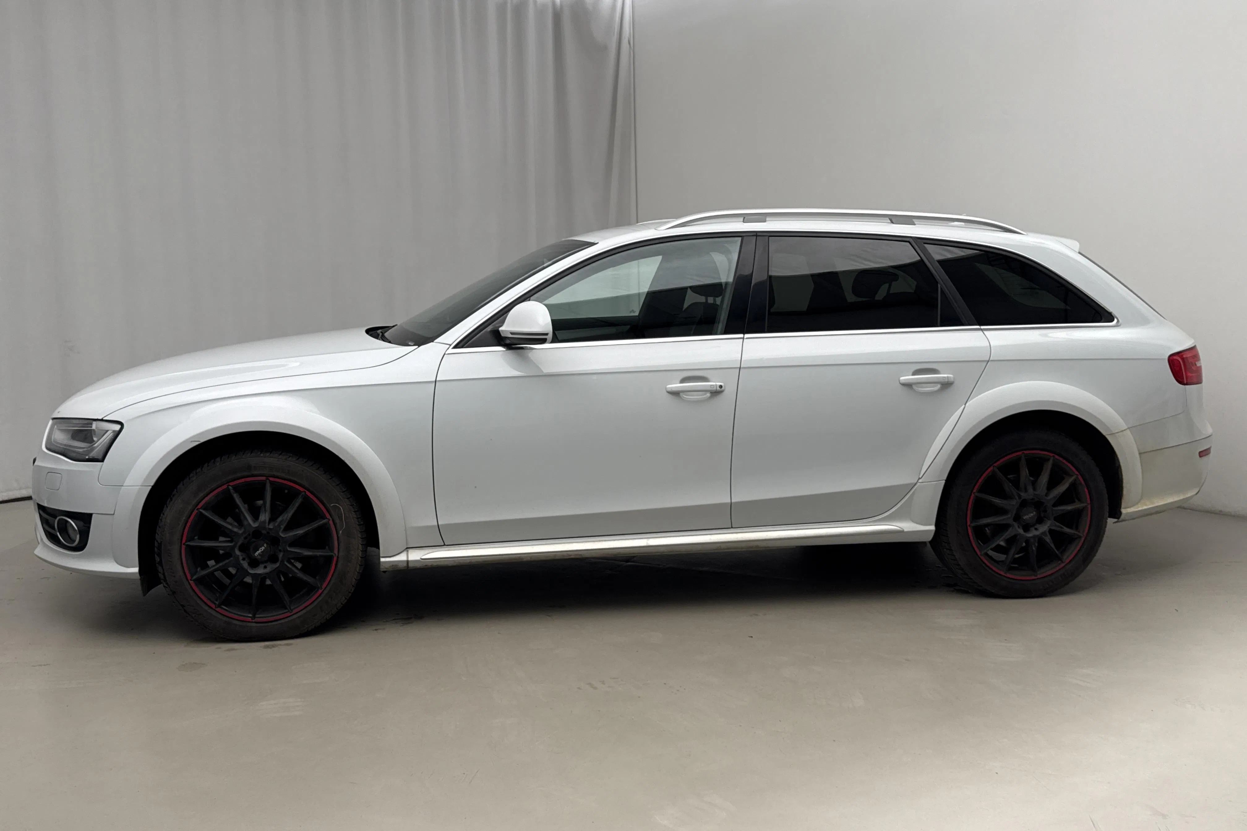 Presentation photo 2 of 15: Audi A4 Allroad 2.0 TDI clean diesel Avant quattro (190hk) - 282 030 km - Automatic - white - 2016