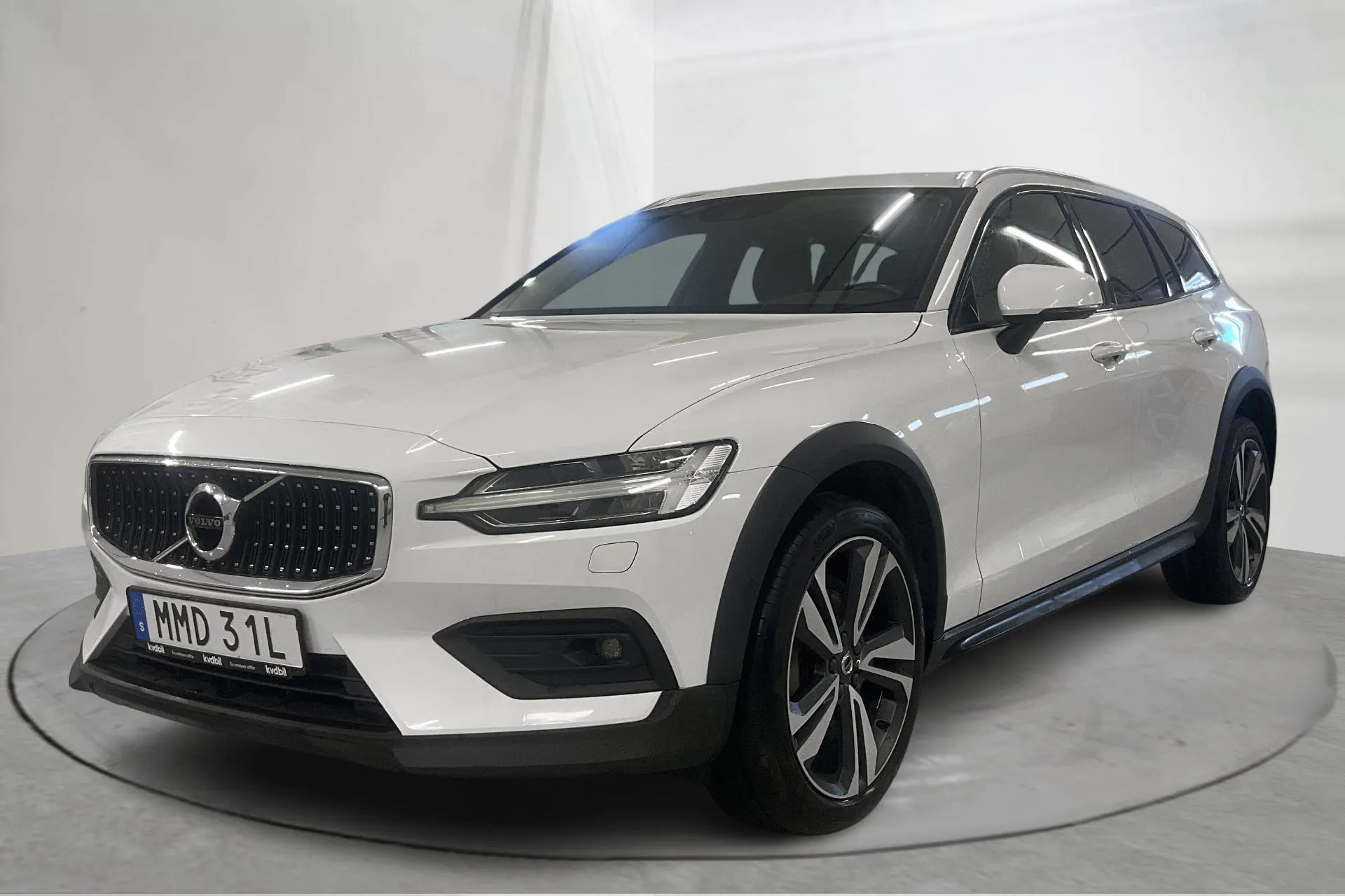 Presentationsfoto 1 av 27: Volvo V60 B4 Cross Country AWD Mildhybrid, Diesel (197hk) - 12 535 mil - Automat - vit - 2021