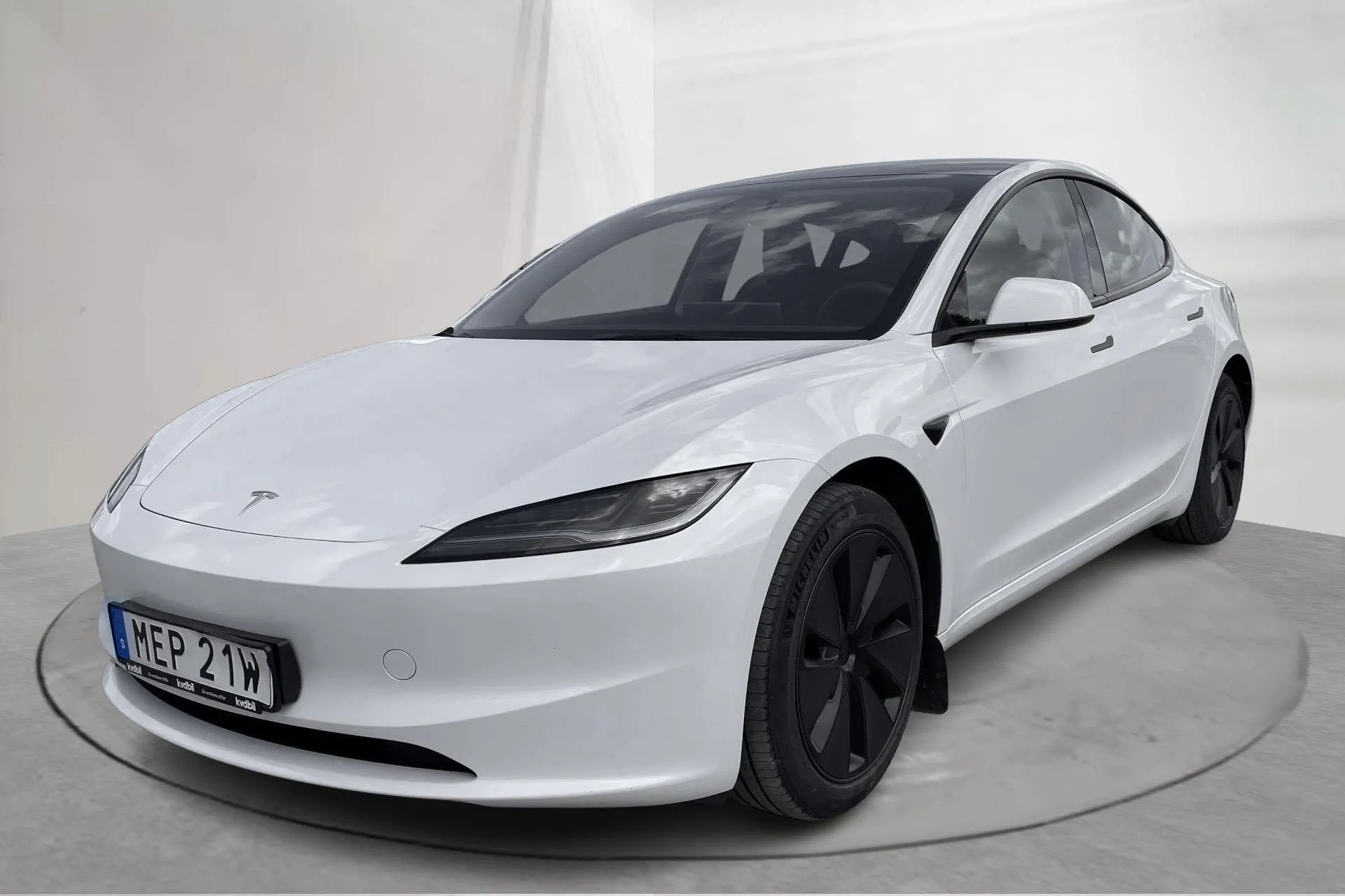 Presentation photo 1 of 23: Tesla Model 3 Long Range Dual Motor AWD - 11 518 Scandinavian mile - Automatic - white - 2024