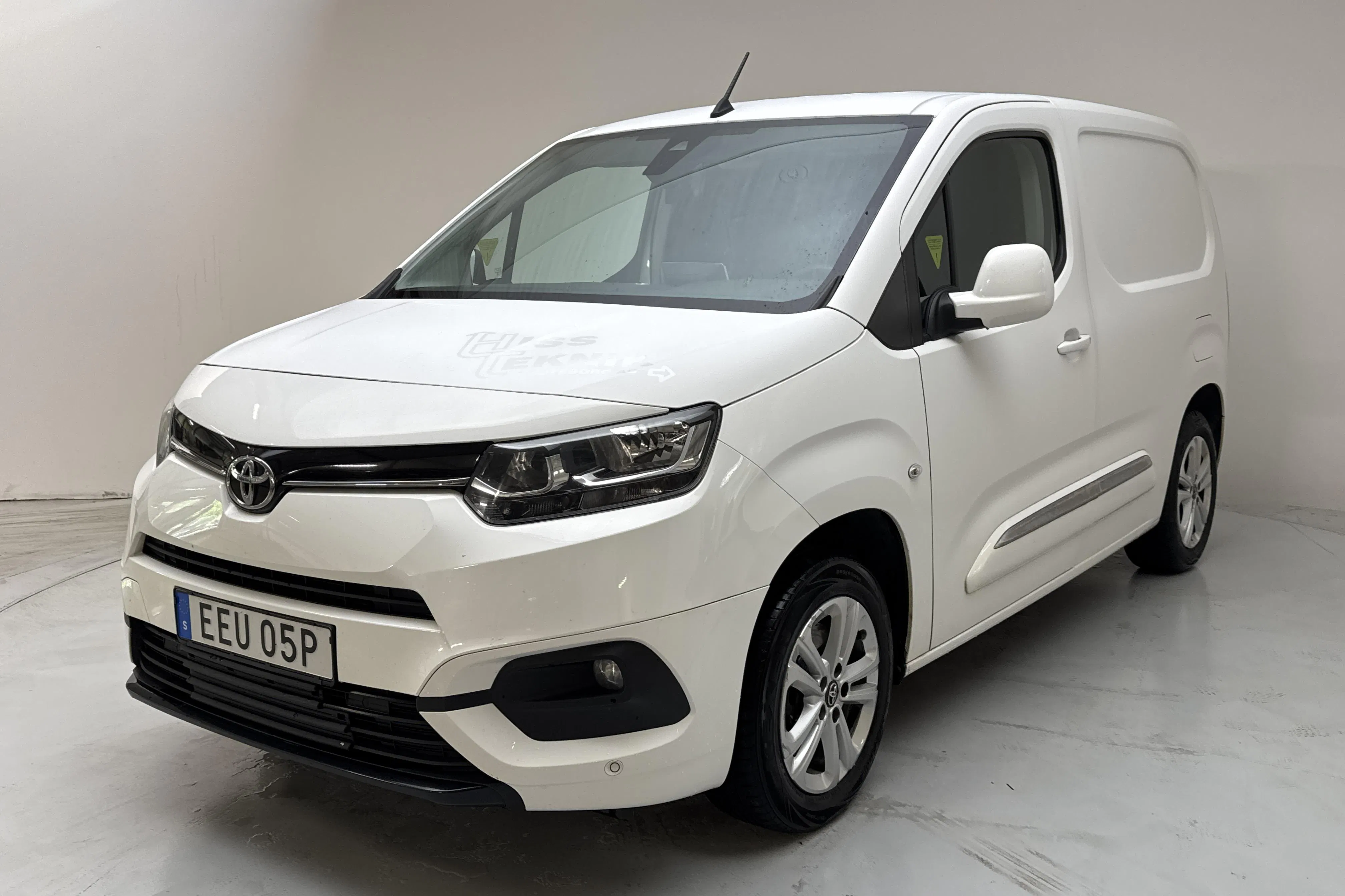 Presentationsfoto 1 av 12: Toyota PROACE CITY 1.5D (130hk) - 17 364 mil - Automat - vit - 2020