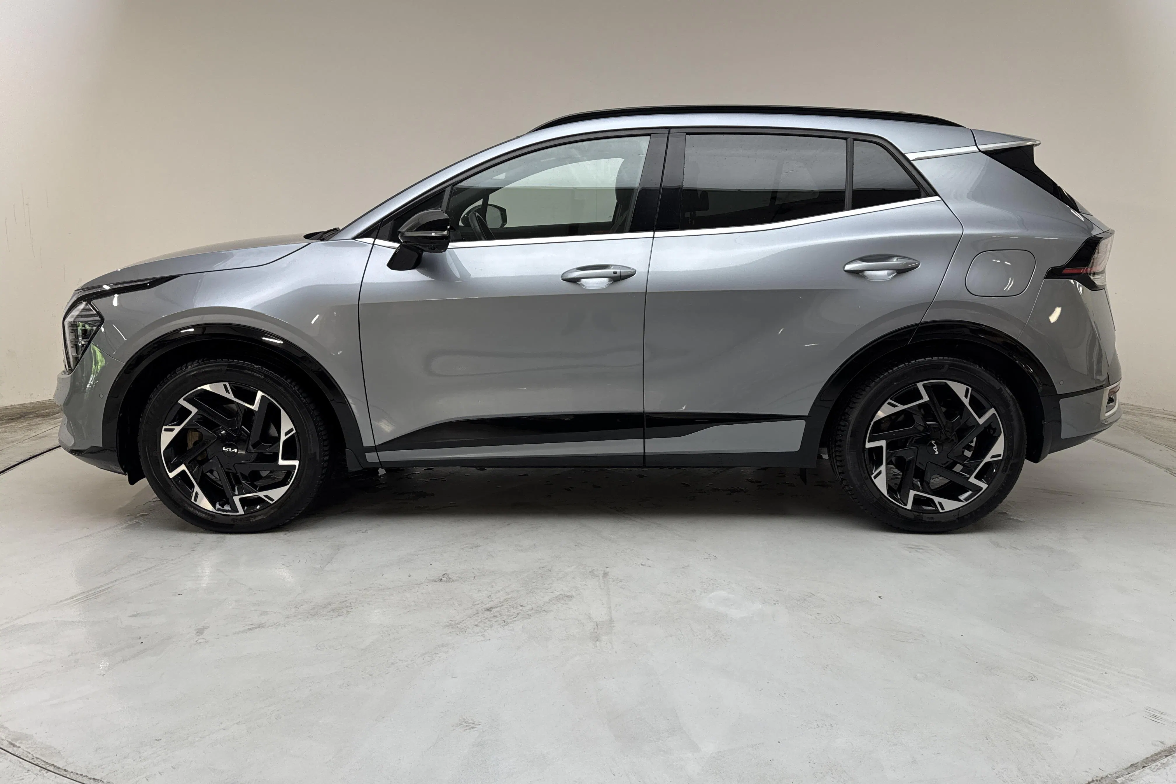 Presentation photo 2 of 18: KIA Sportage PHEV AWD (265hk) - 86 880 km - Automatic - gray - 2022