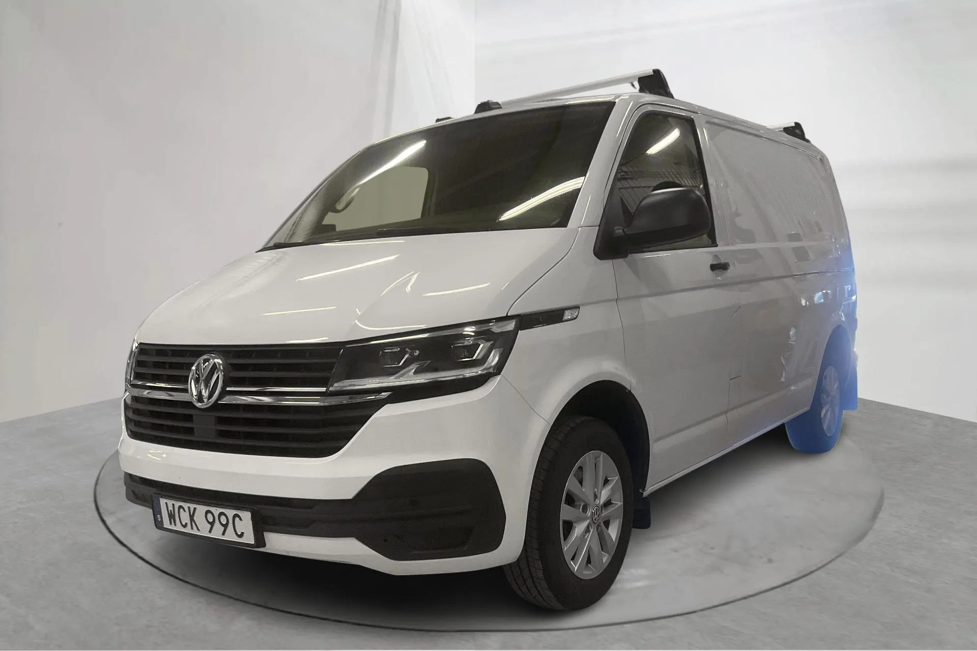 Presentationsfoto 1 av 19: VW Transporter T6.1 Skåp TDI (110hk) - 4 345 mil - Manuell - vit - 2020