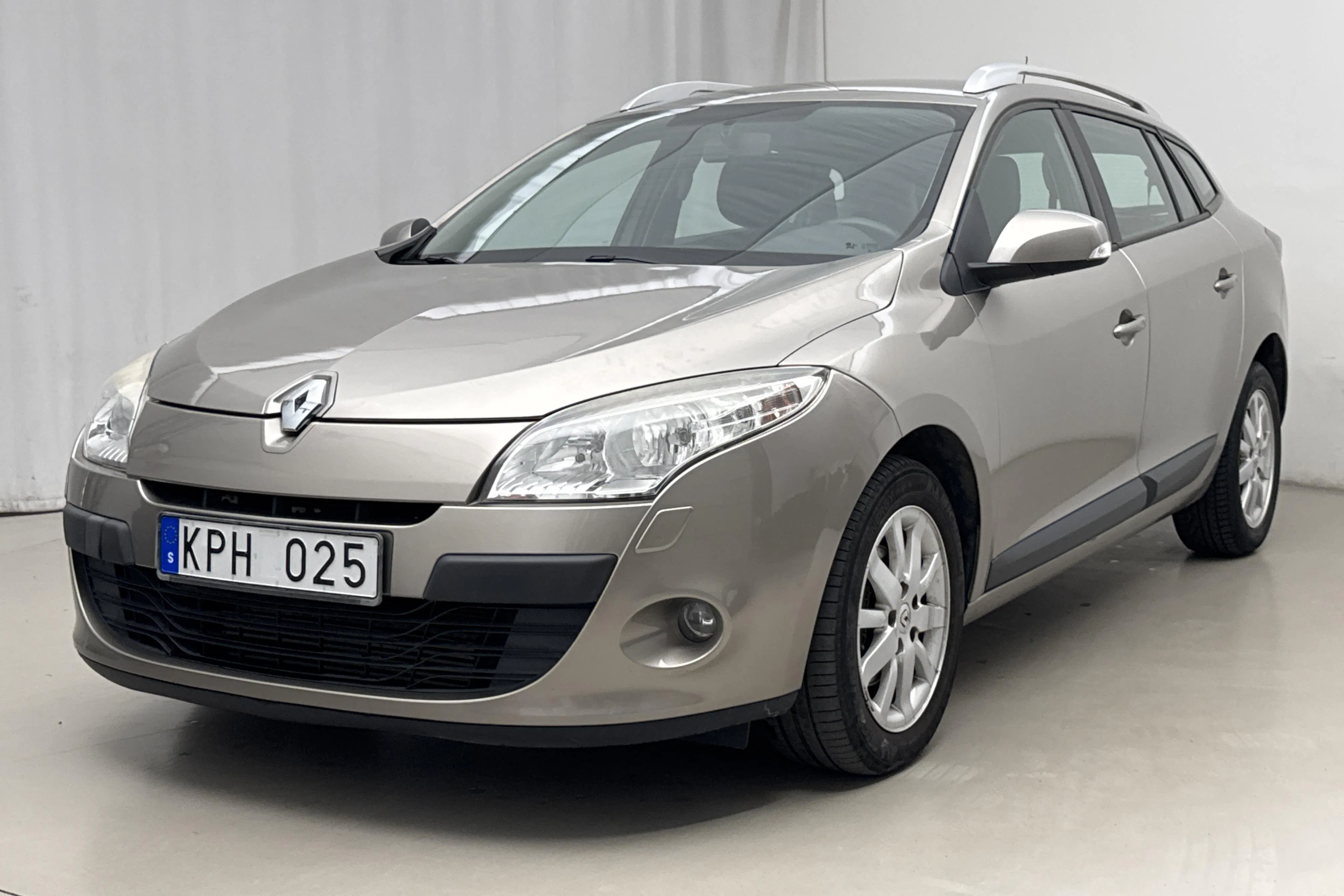 Presentationsfoto 1 av 16: Renault Mégane Phas III 1.5 dCi Sports Tourer (90hk) - 10 376 mil - Manuell - Ljusbrun - 2010