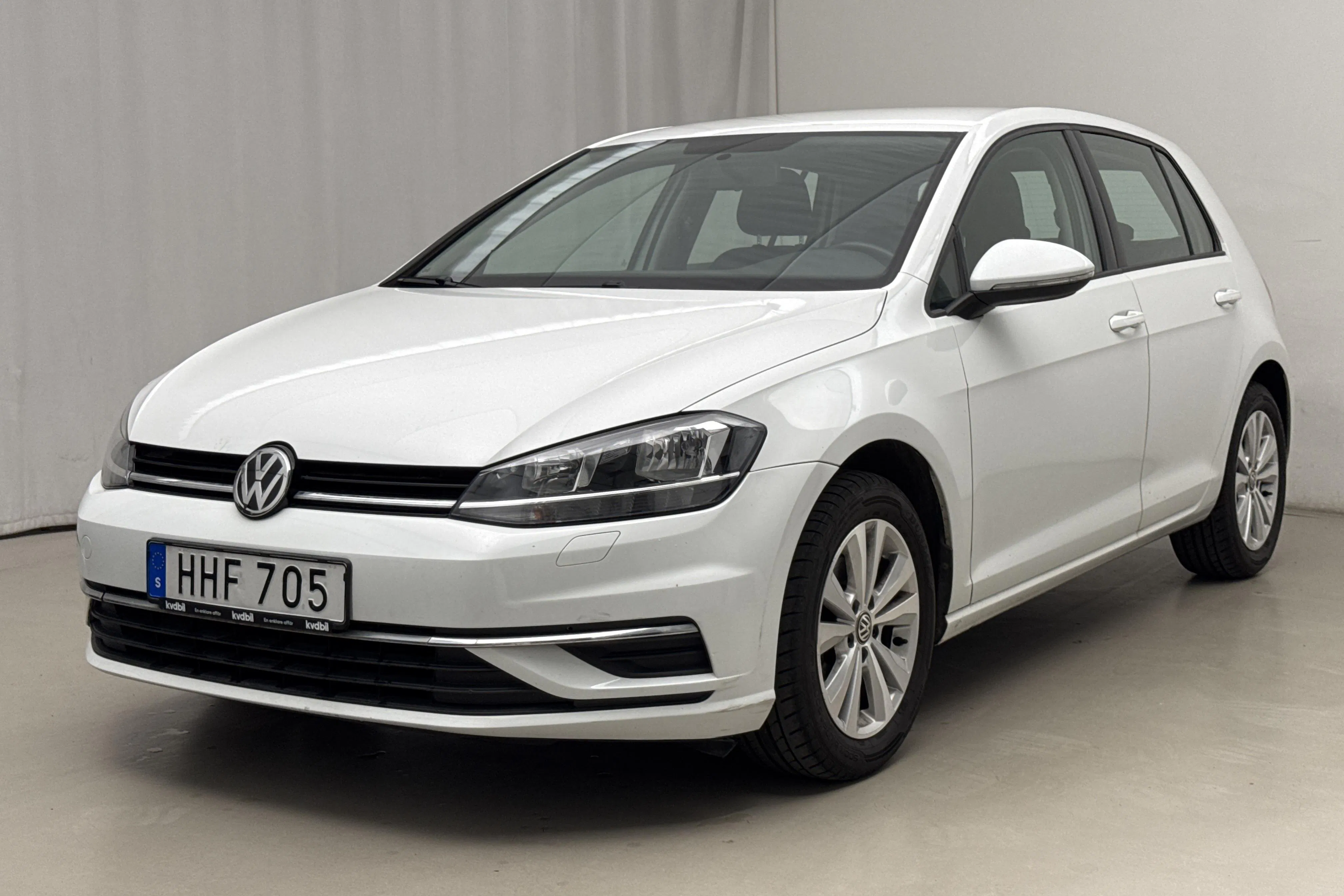 Zdjęcie prezentacyjne 1 z 16: VW Golf VII 1.0 TSI 5dr (110hk) - 50 290 km - Manualna - biały - 2018