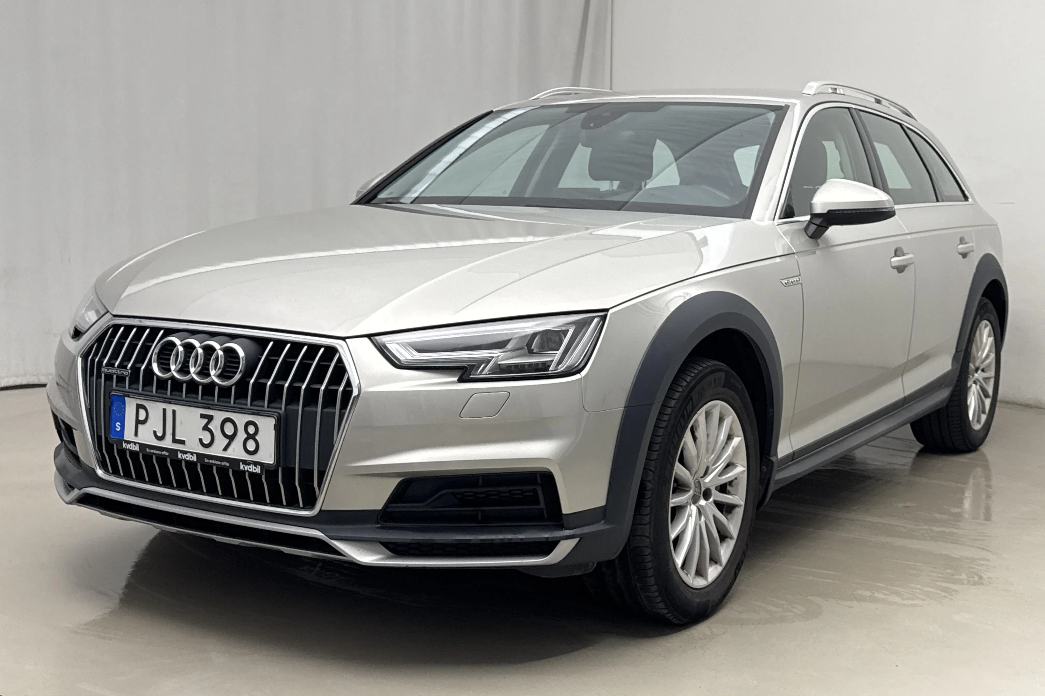 Presentationsfoto 1 av 16: Audi A4 Allroad 2.0 TDI quattro (190hk) - 16 457 mil - Automat - silver - 2017