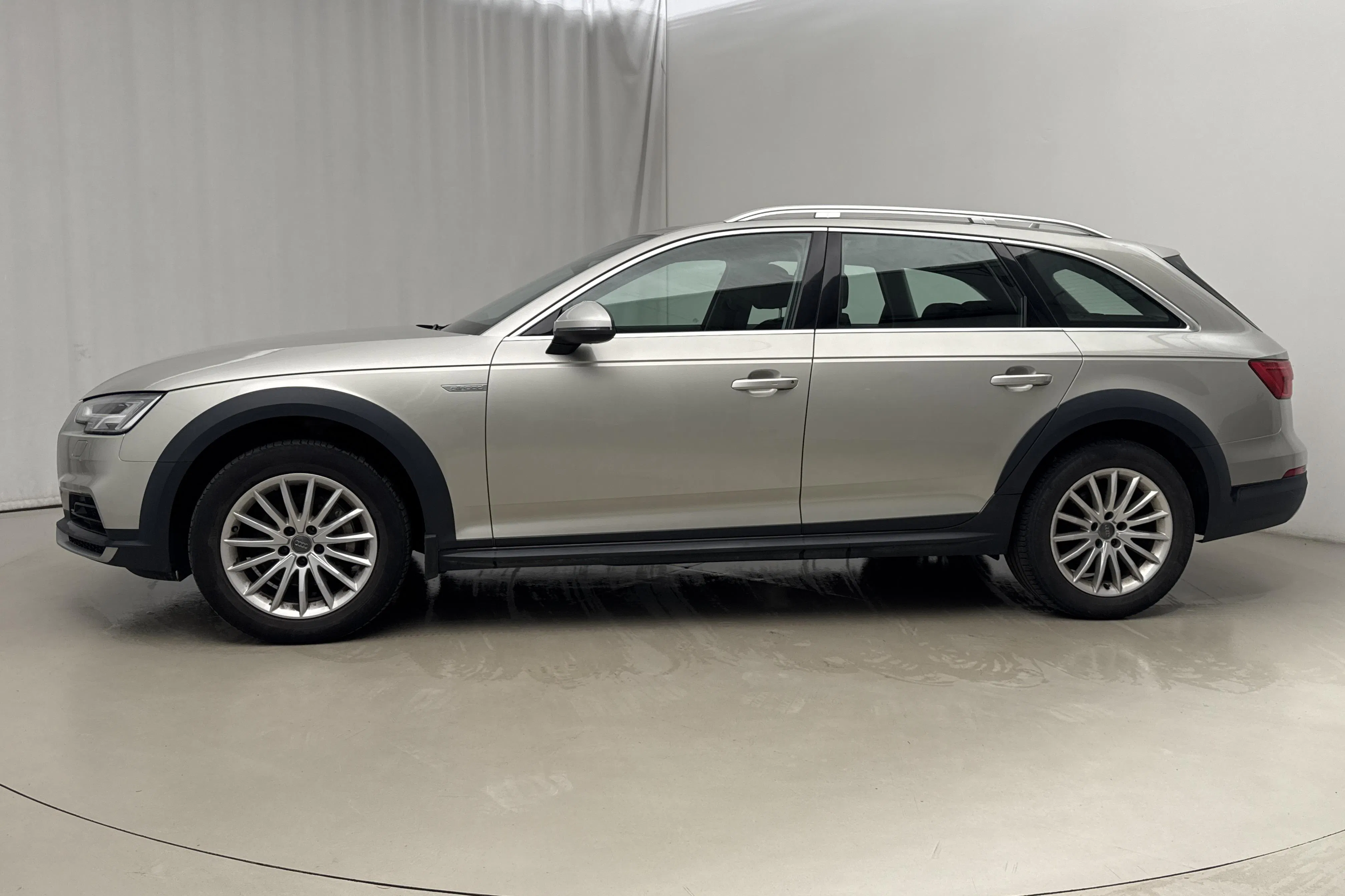 Presentationsfoto 2 av 16: Audi A4 Allroad 2.0 TDI quattro (190hk) - 16 457 mil - Automat - silver - 2017