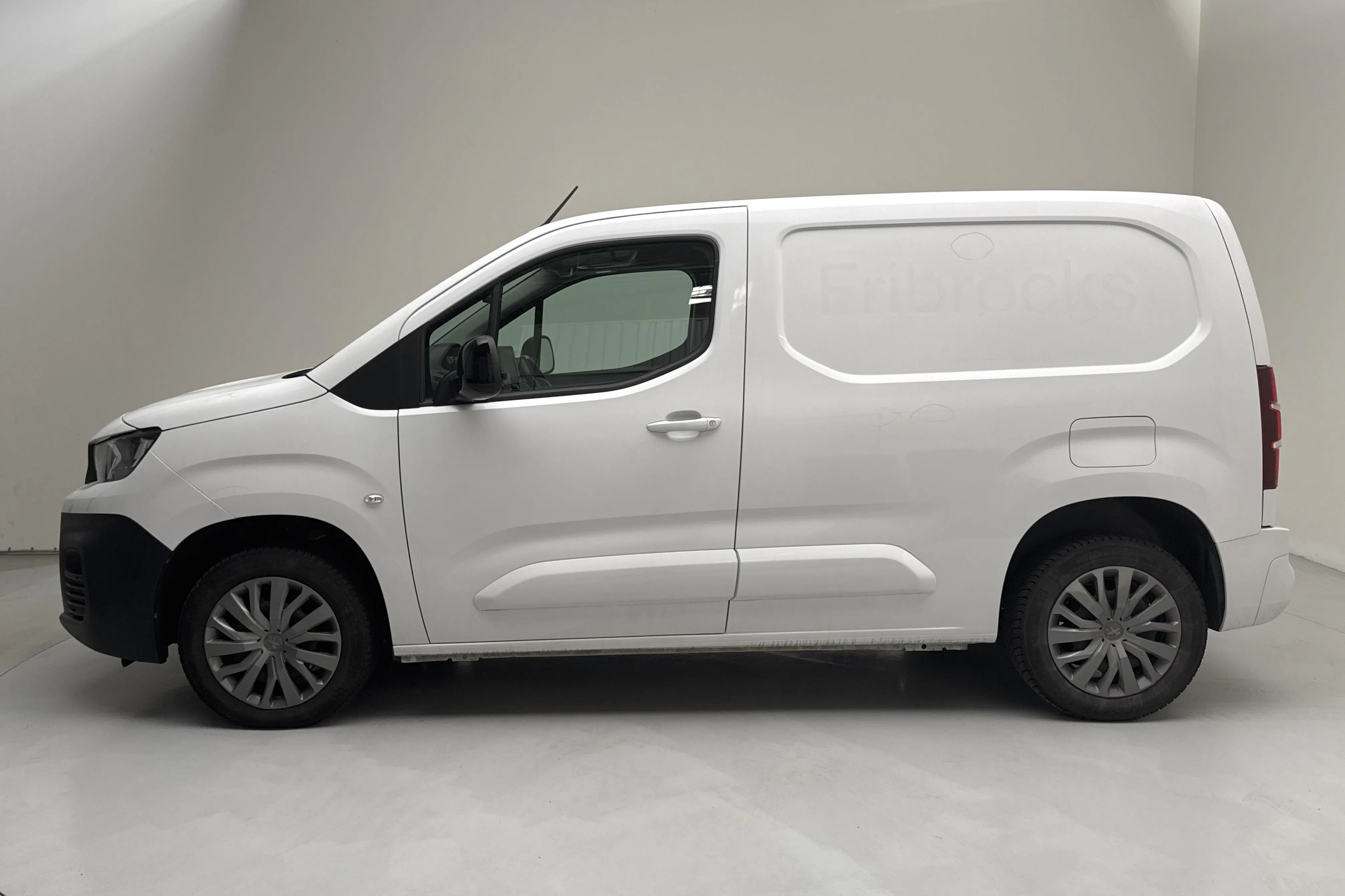 Presentation photo 2 of 11: Peugeot Partner 1.5 HDI Skåp (130hk) - 35 400 km - Automatic - white - 2022