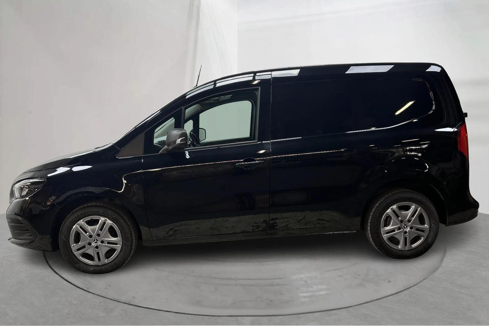 Presentationsfoto 2 av 16: Mercedes Citan 110 1.5 CDI (95hk) - 6 078 mil - Manuell - svart - 2023