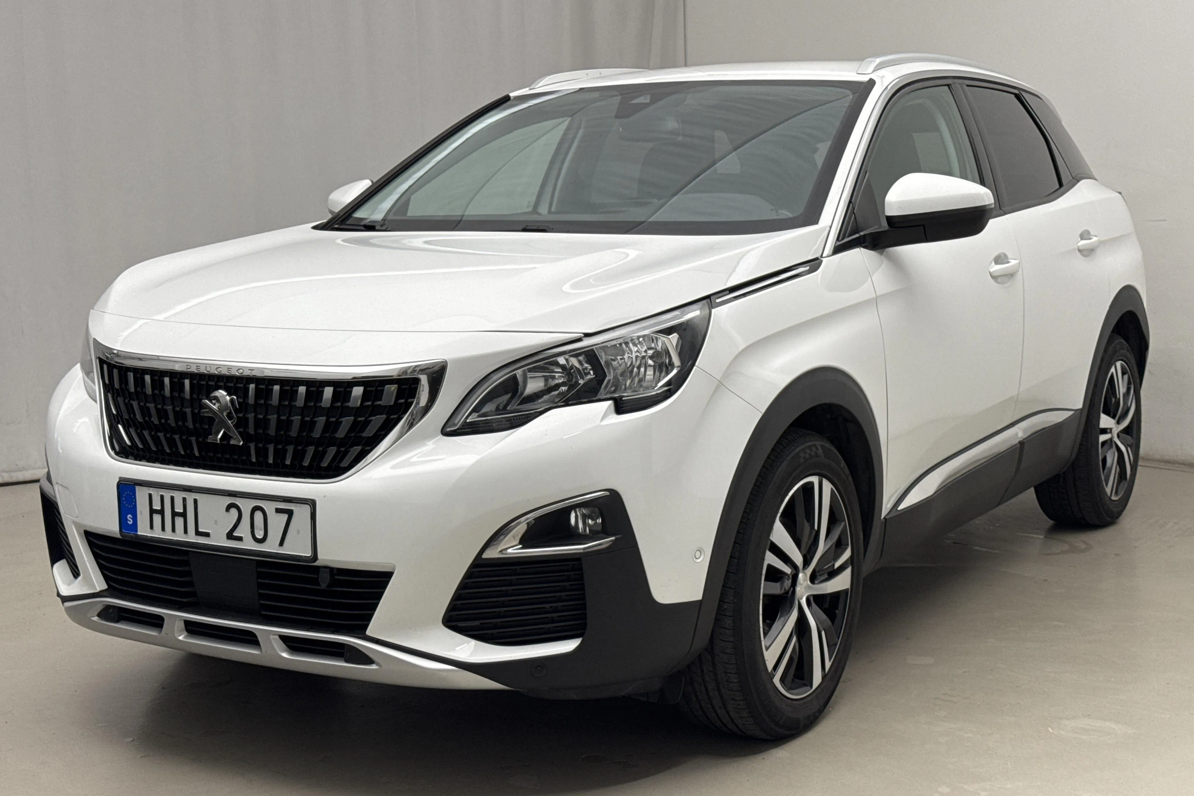 Presentationsfoto 1 av 17: Peugeot 3008 1.2 PureTech (130hk) - 21 554 mil - Automat - vit - 2018
