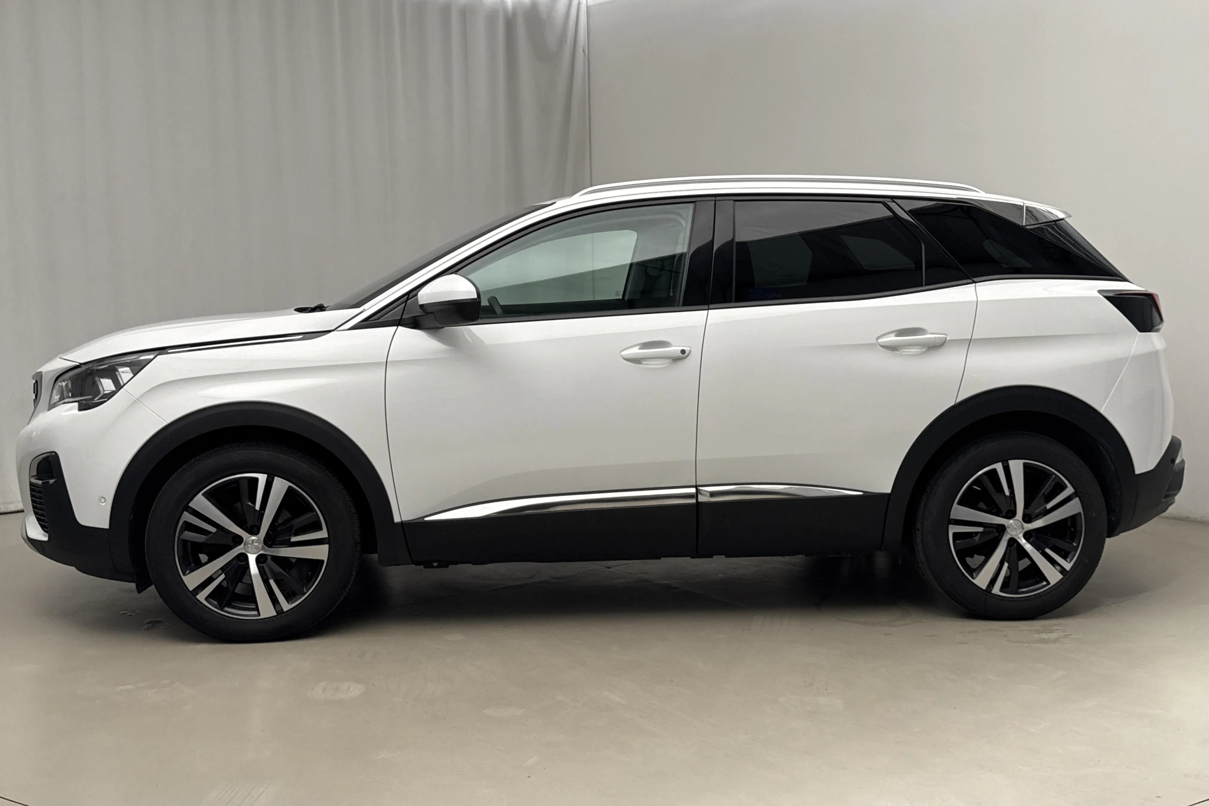 Presentationsfoto 2 av 17: Peugeot 3008 1.2 PureTech (130hk) - 21 554 mil - Automat - vit - 2018