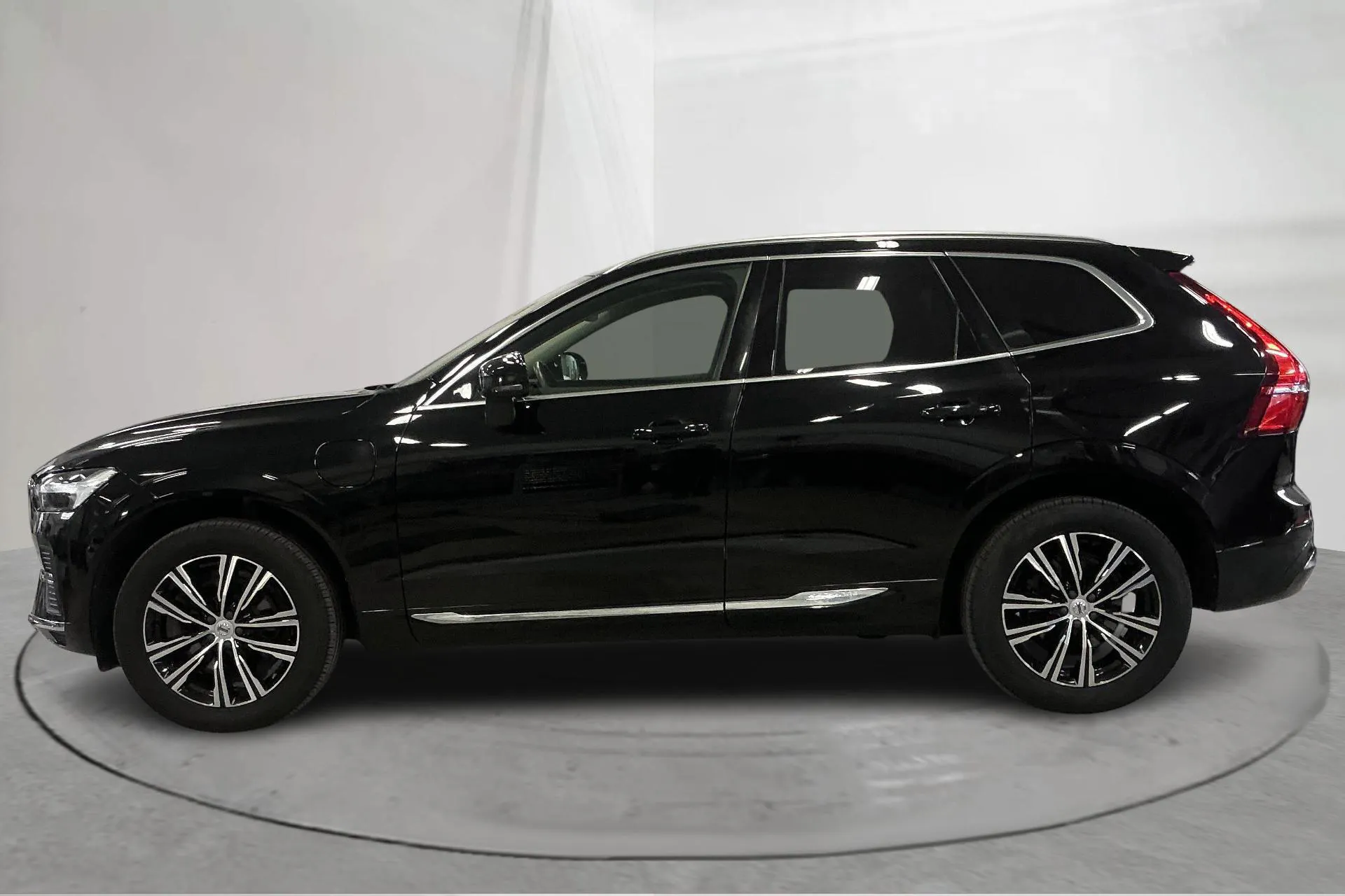 Presentationsfoto 2 av 21: Volvo XC60 T6 AWD Recharge (350hk) - 8 635 mil - Automat - svart - 2022