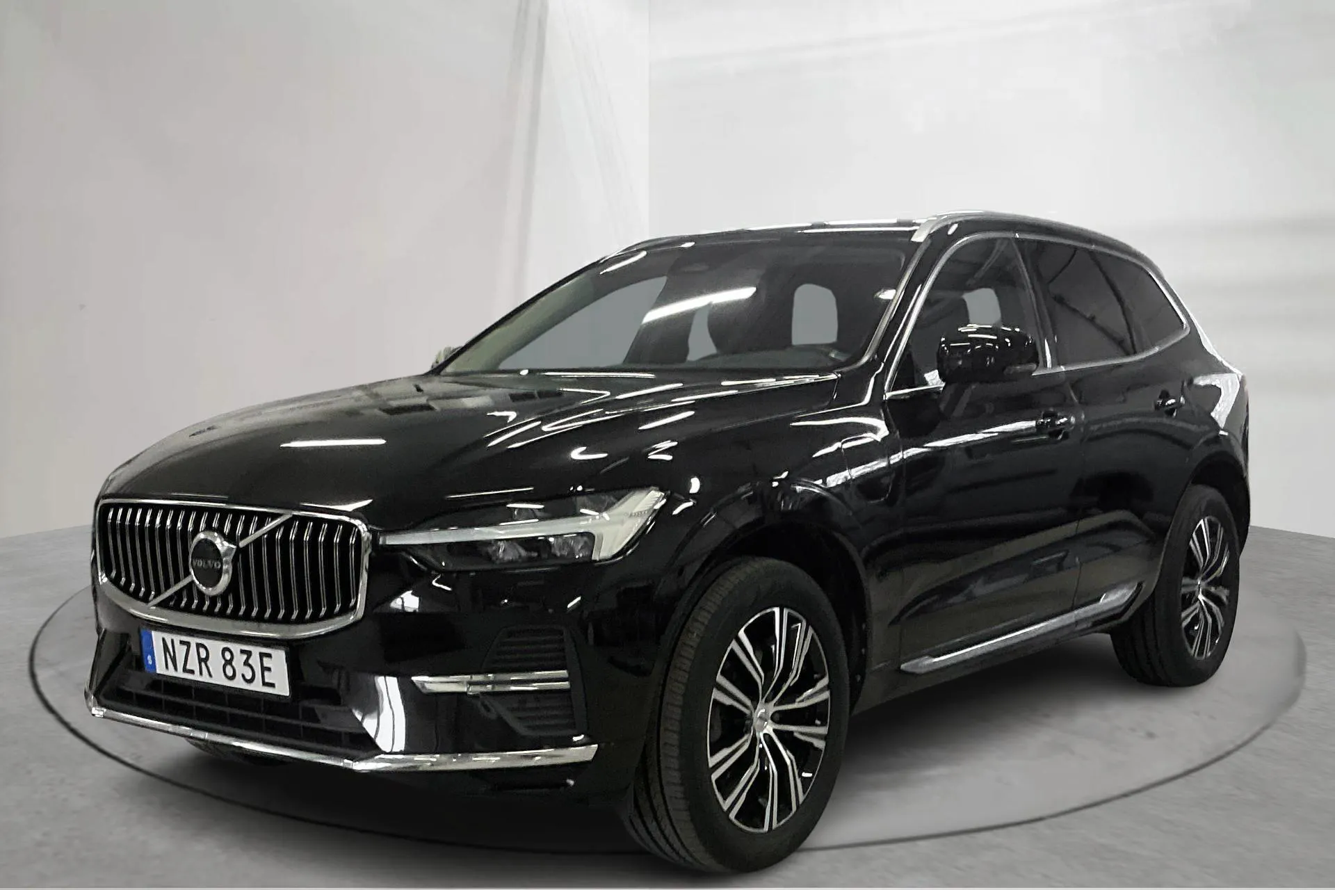 Presentationsfoto 1 av 21: Volvo XC60 T6 AWD Recharge (350hk) - 8 635 mil - Automat - svart - 2022