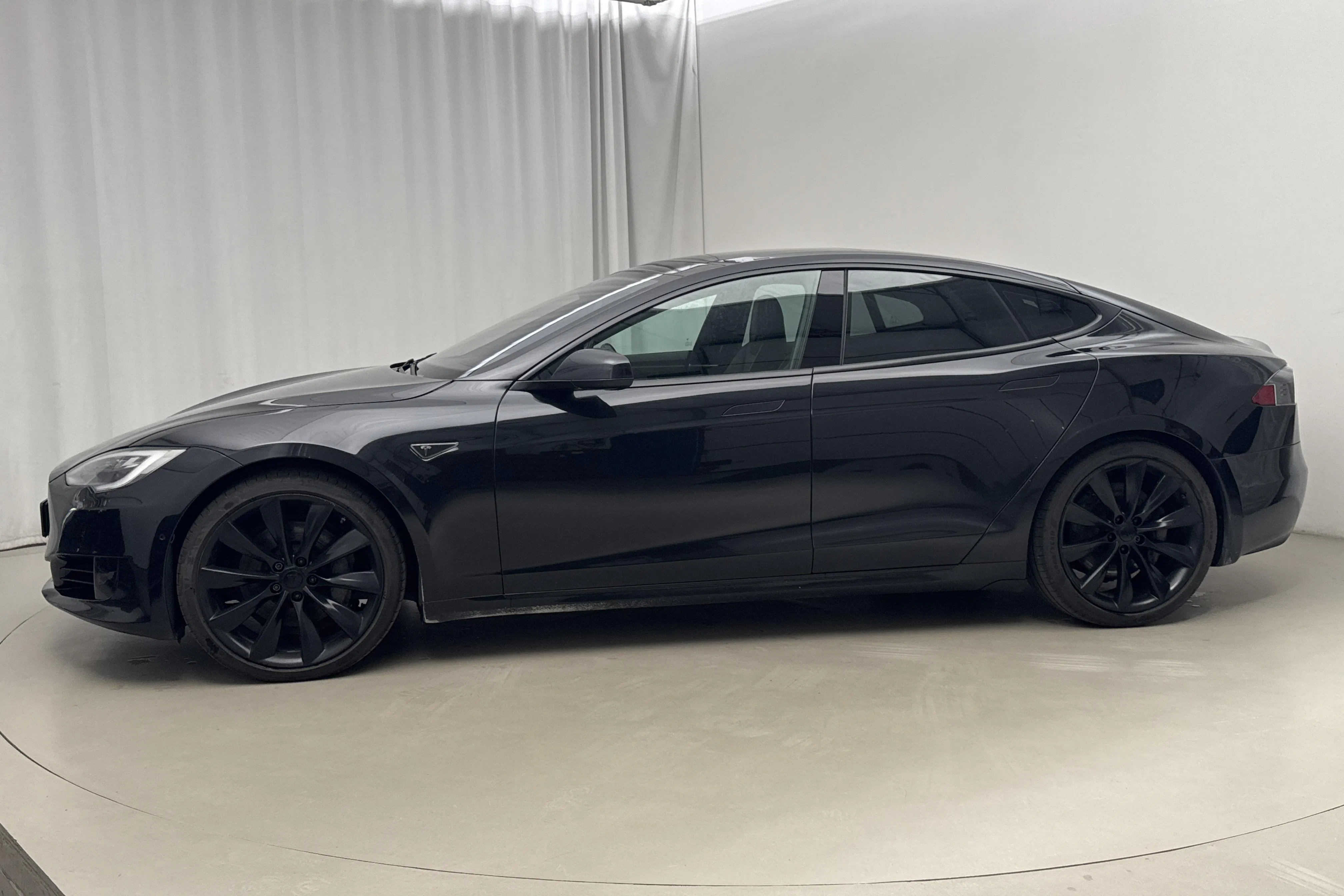 Presentation photo 2 of 22: Tesla Model S 90D - 21 150 Scandinavian mile - Automatic - black - 2016